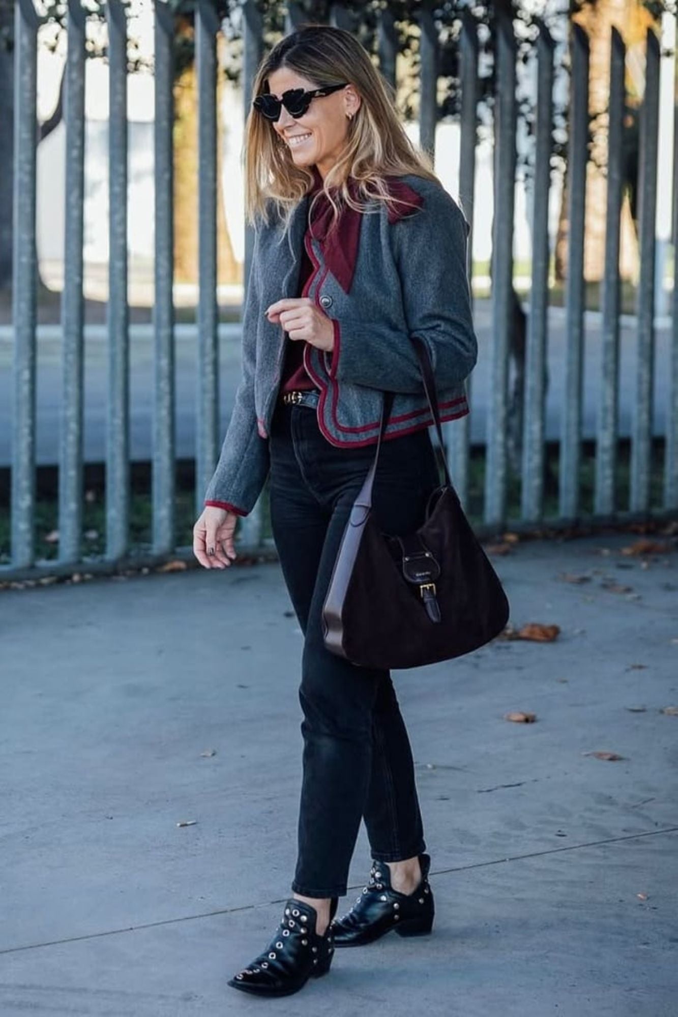 PUNKY BOOTS NEGRAS TACHAS PLATA 4CM