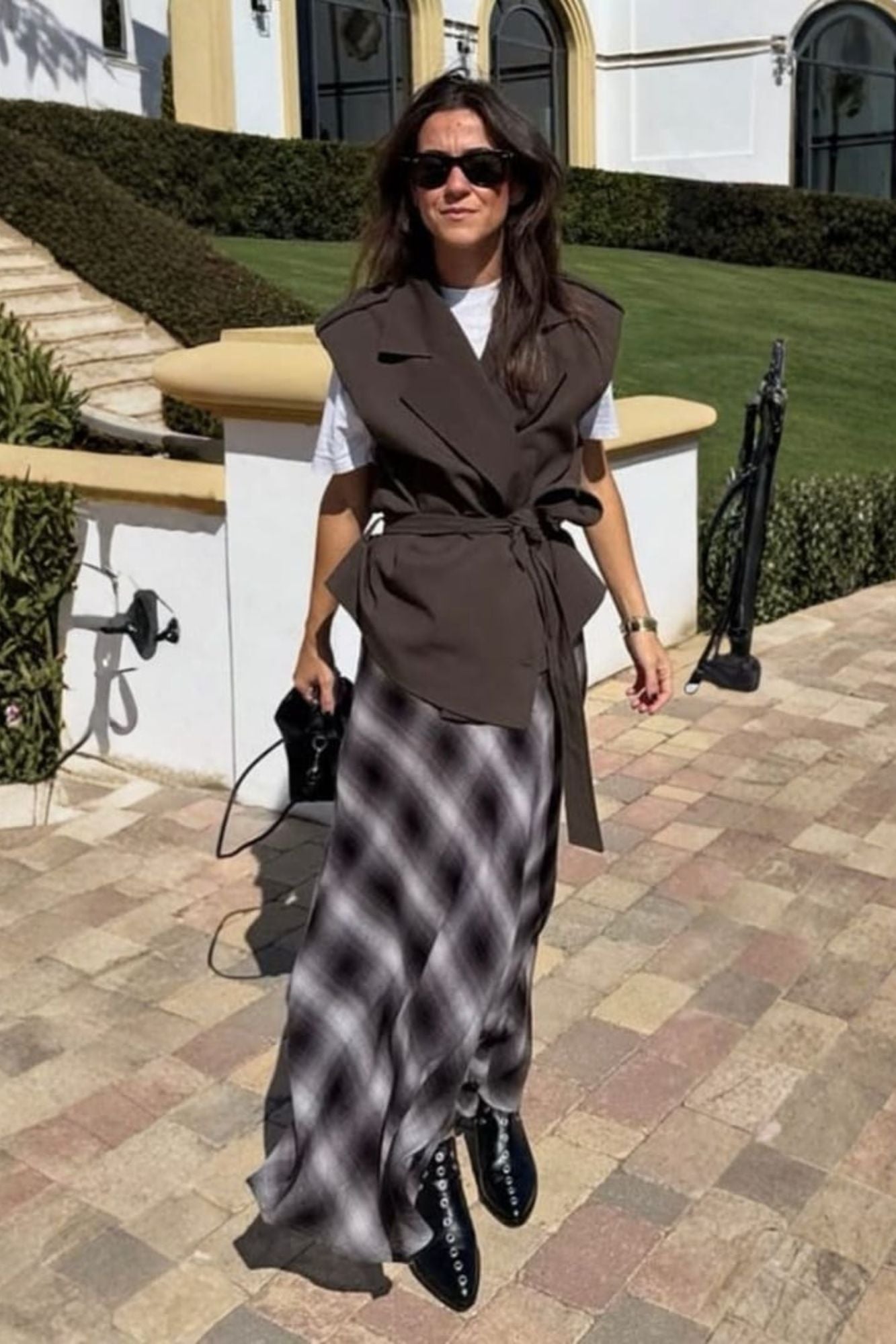 PUNKY BOOTS NEGRAS TACHAS PLATA 4CM