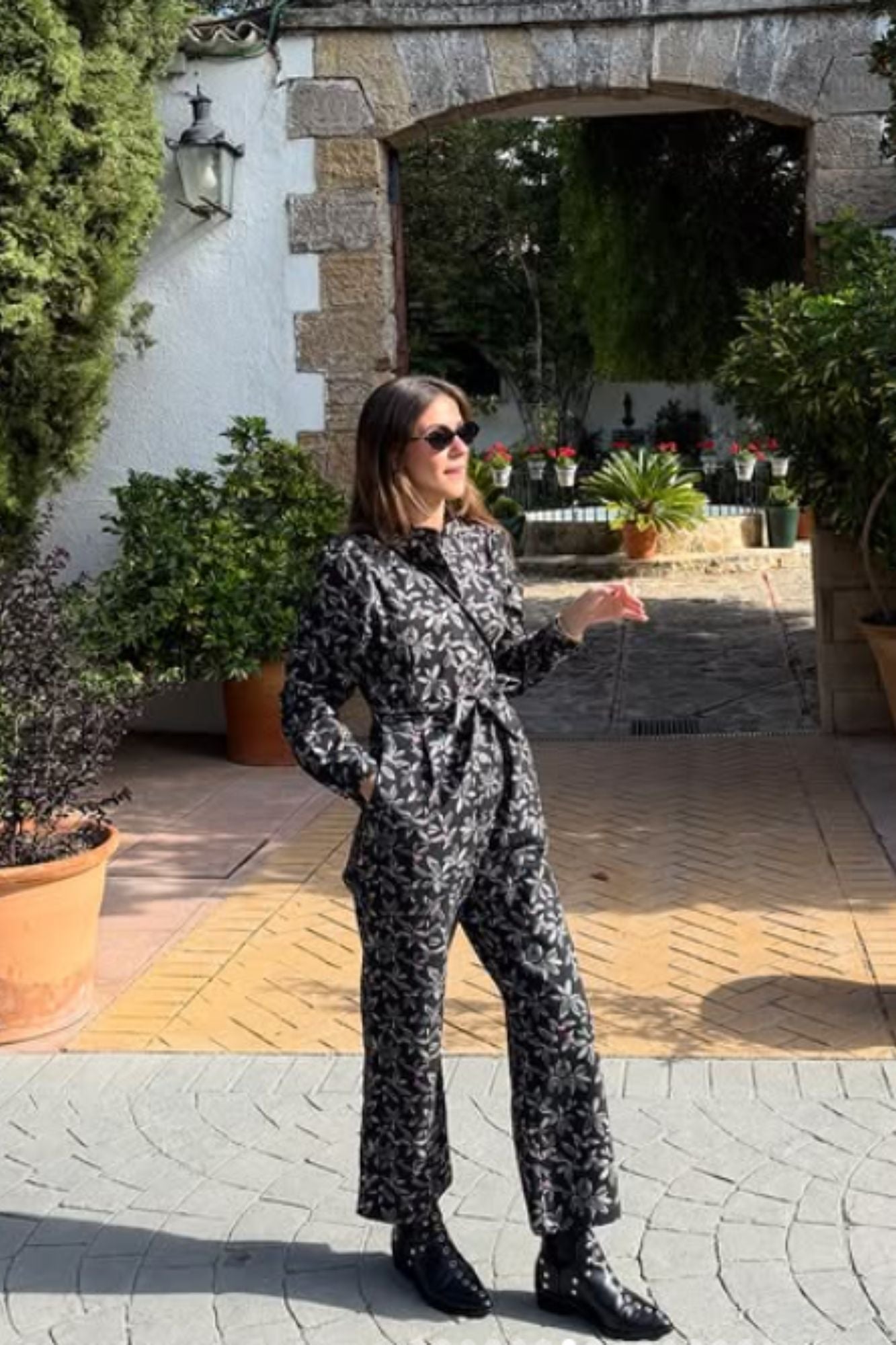 PUNKY BOOTS NEGRAS TACHAS PLATA 4CM