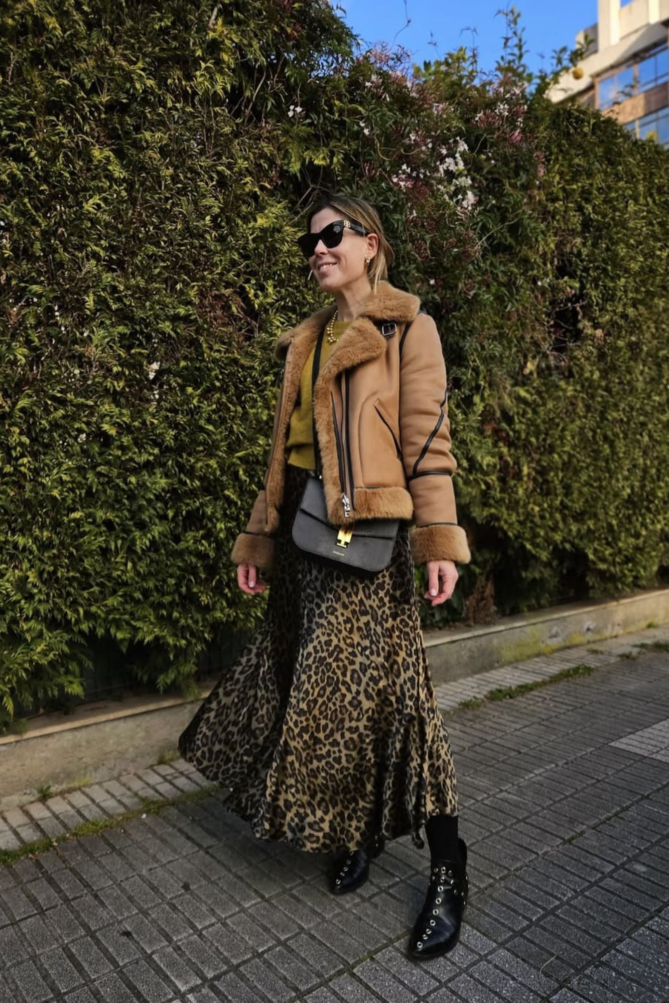 PUNKY BOOTS NEGRAS TACHAS PLATA 4CM