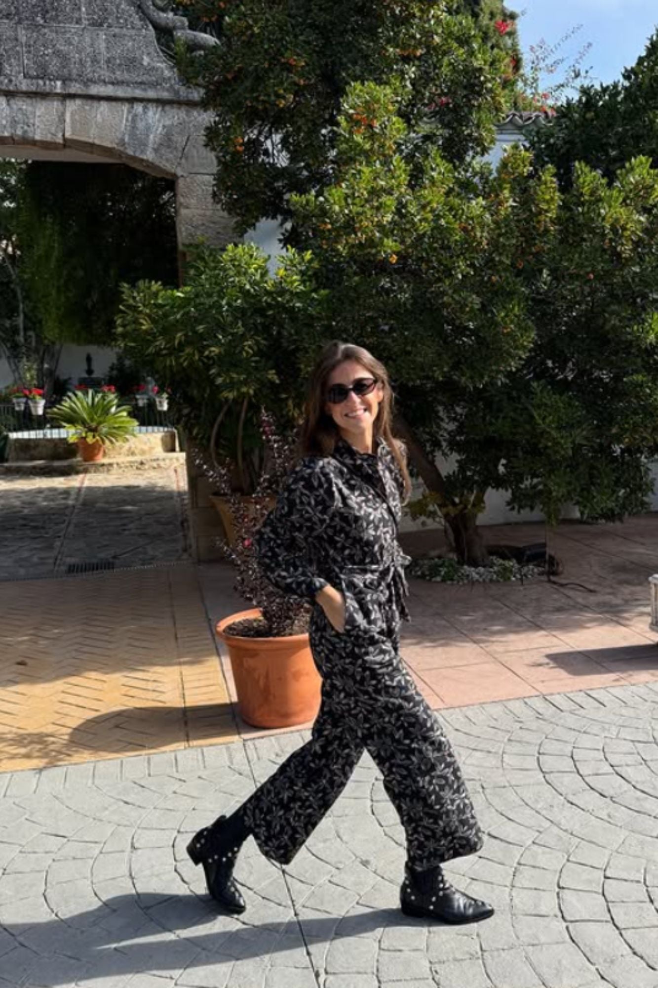 PUNKY BOOTS NEGRAS TACHAS PLATA 4CM