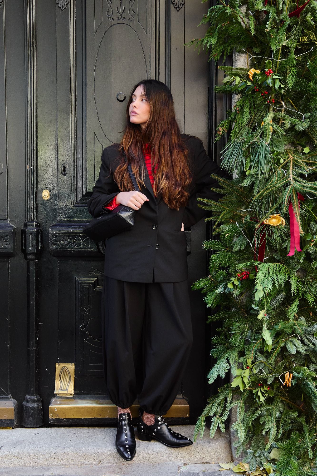 PUNKY BOOTS NEGRAS TACHAS PLATA 4CM