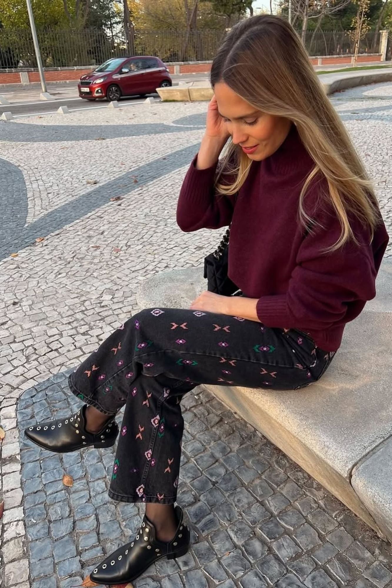 PUNKY BOOTS NEGRAS TACHAS PLATA 4CM