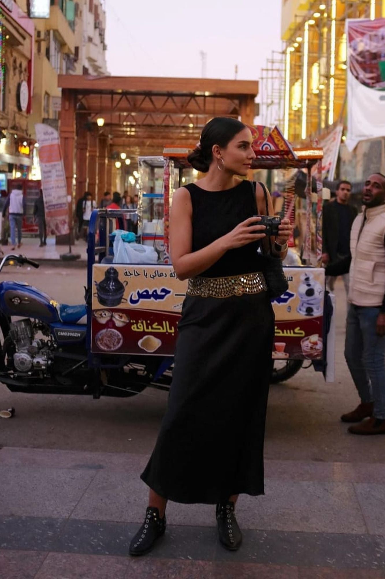 PUNKY BOOTS NEGRAS TACHAS PLATA 4CM