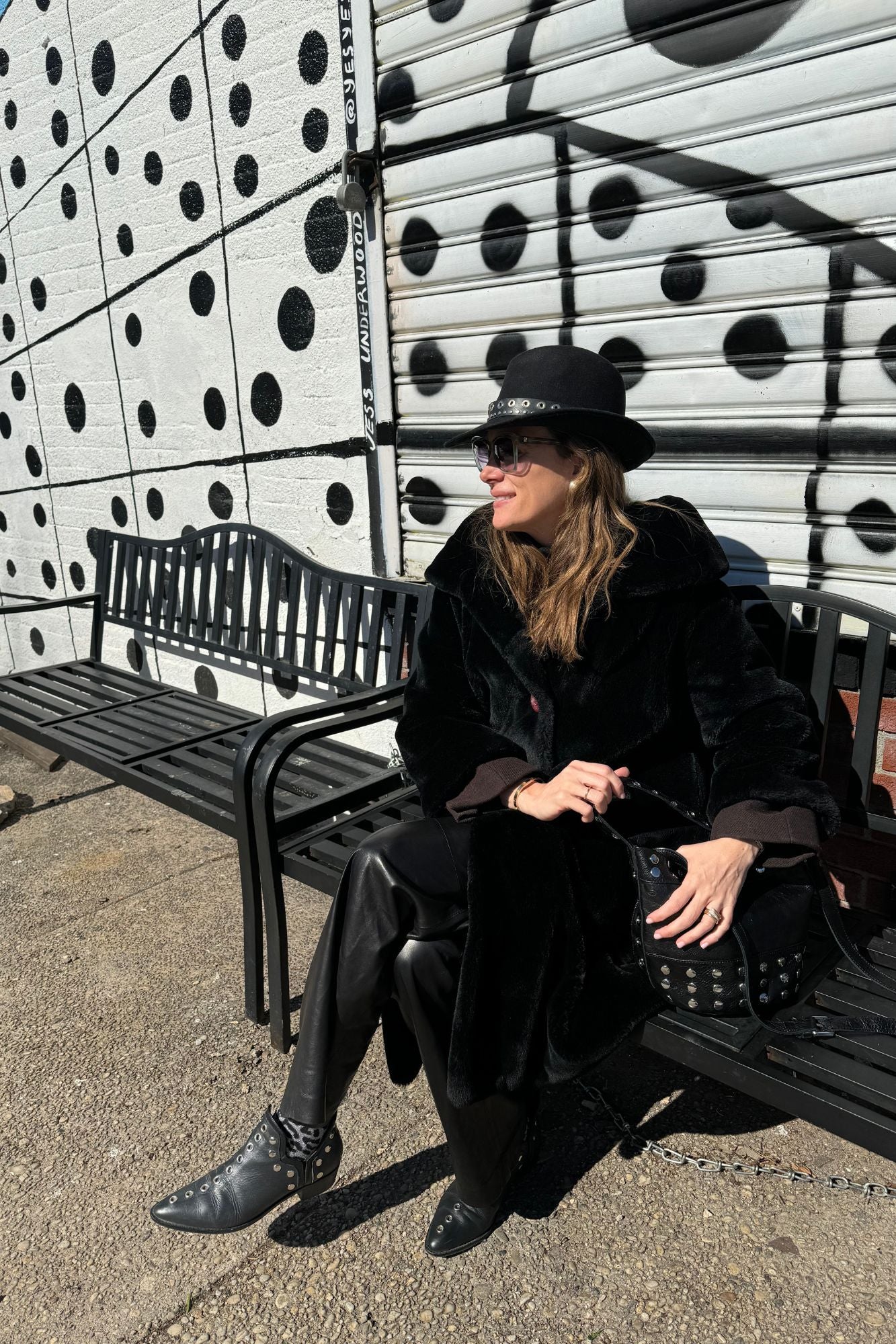 PUNKY BOOTS NEGRAS TACHAS PLATA 4CM