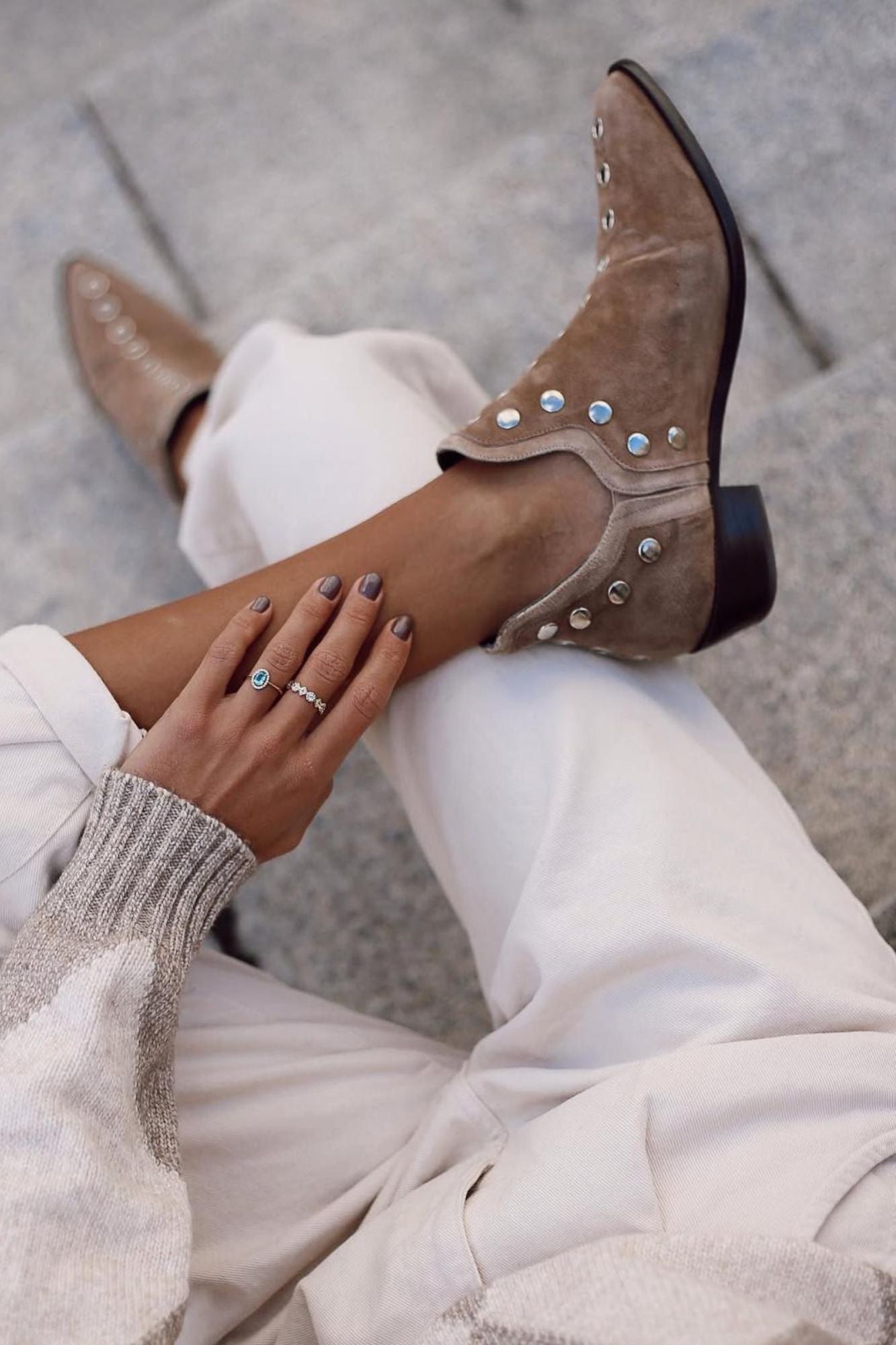 PUNKY BOOTS ANTE BEIGE TACHAS PLATA 4CM