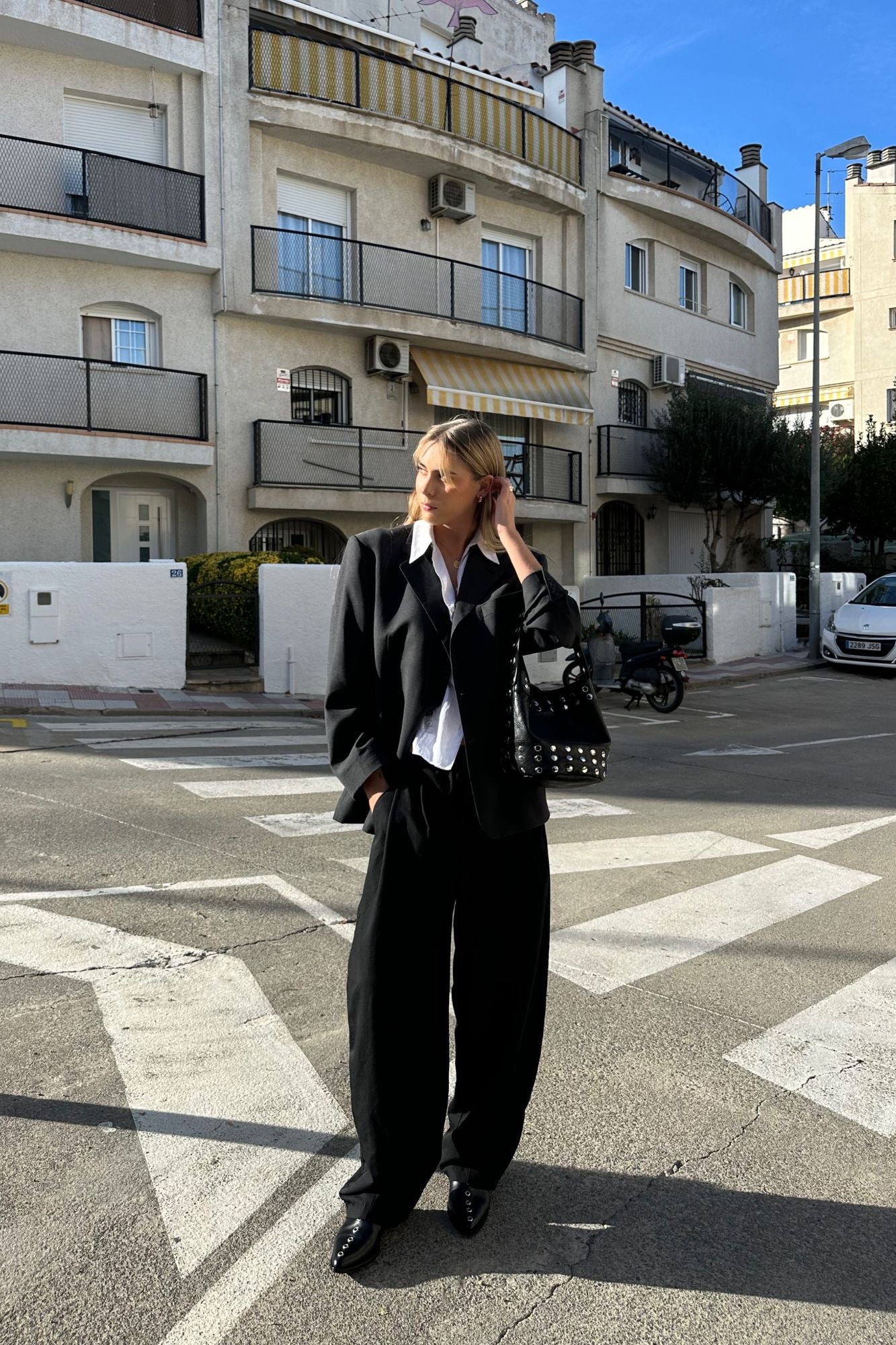 PUNKY BOOTS NEGRAS TACHAS PLATA 4CM