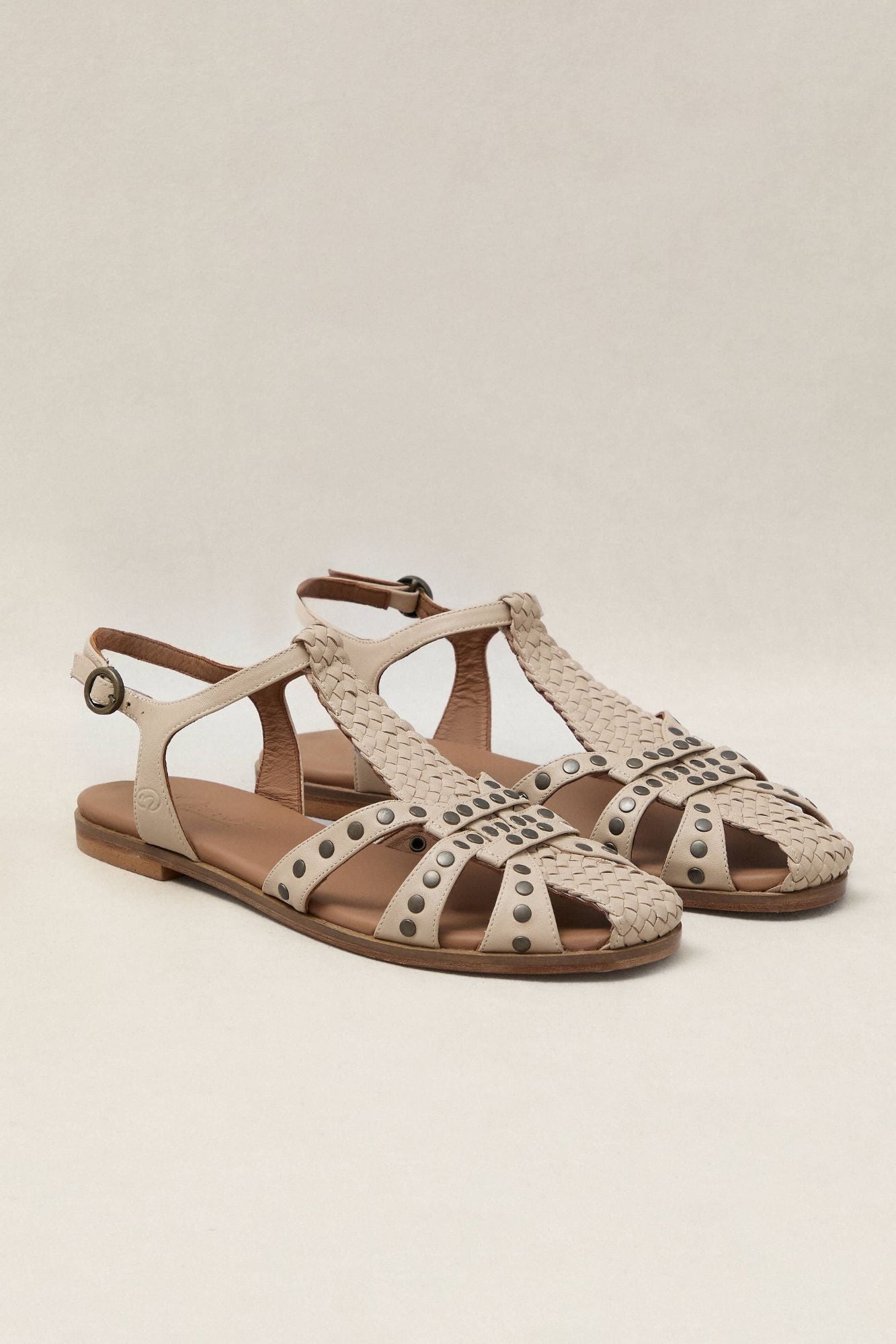 SANDALIA CANGREJERA JAIRA LATTE