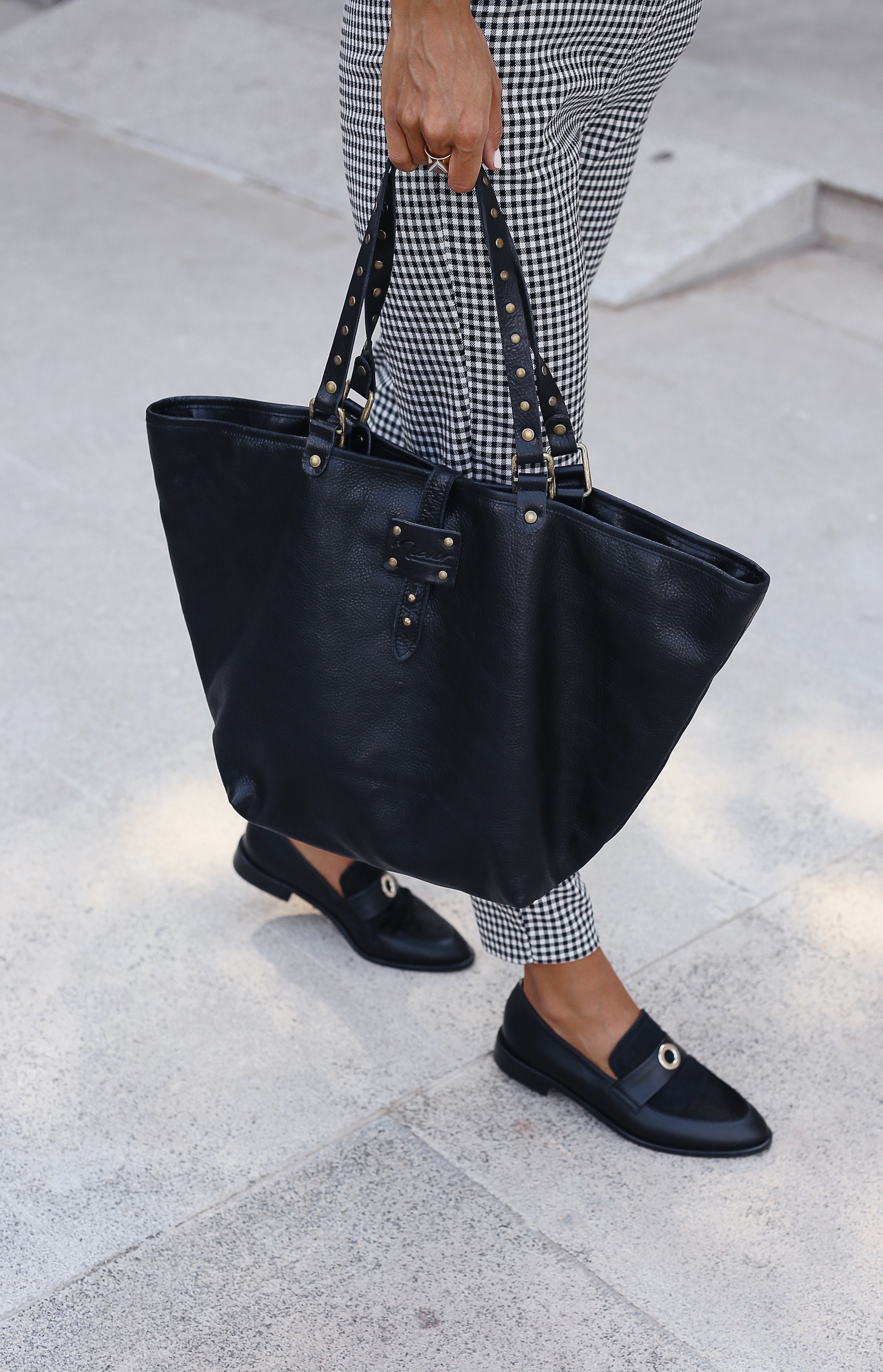 BLACK TOTE BAG