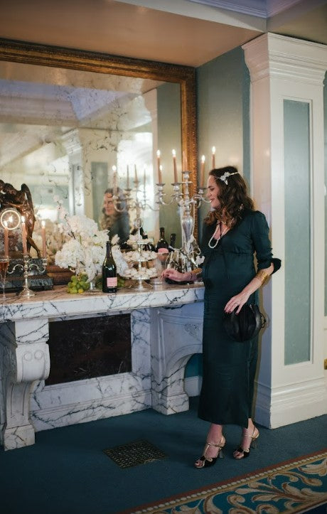 SANDALIA MIA ORO Y NEGRO 7CM