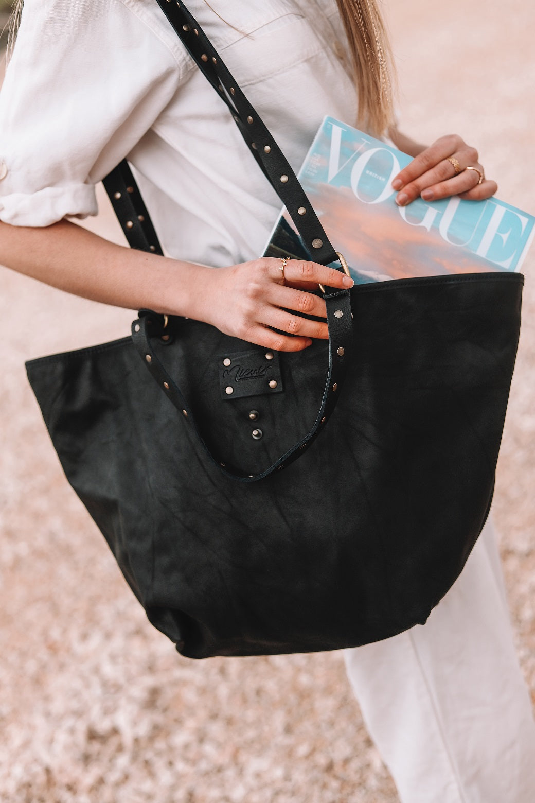 BLACK TOTE BAG