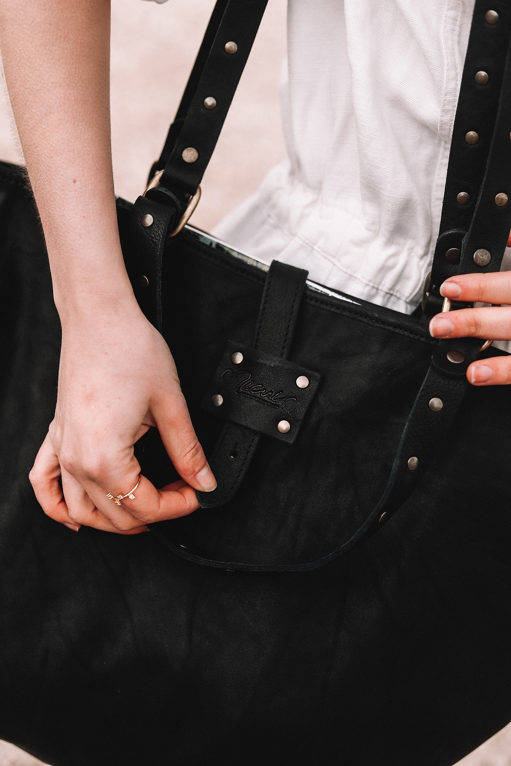 BLACK TOTE BAG