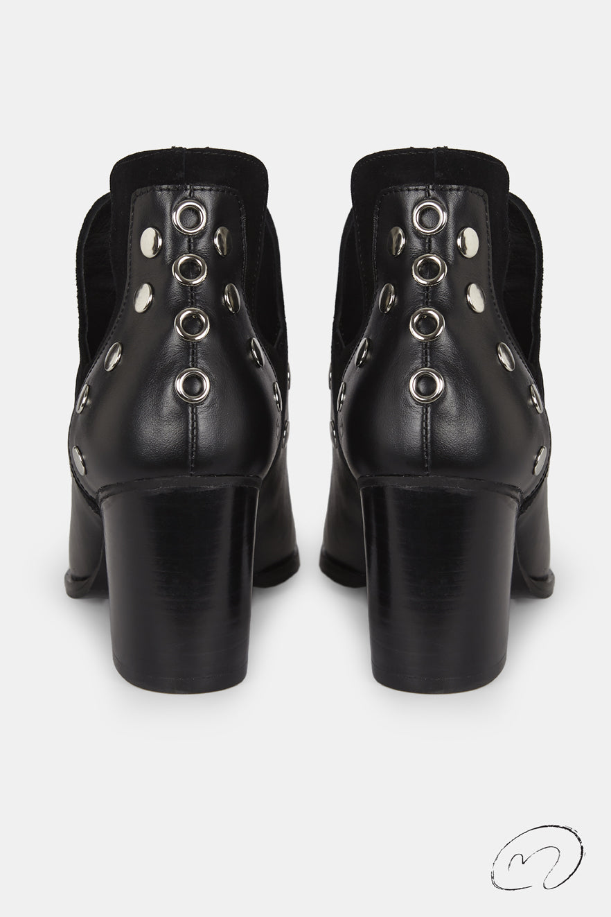 PUNKY BOOTS NEGRO TACHAS PLATA TACON 7CM