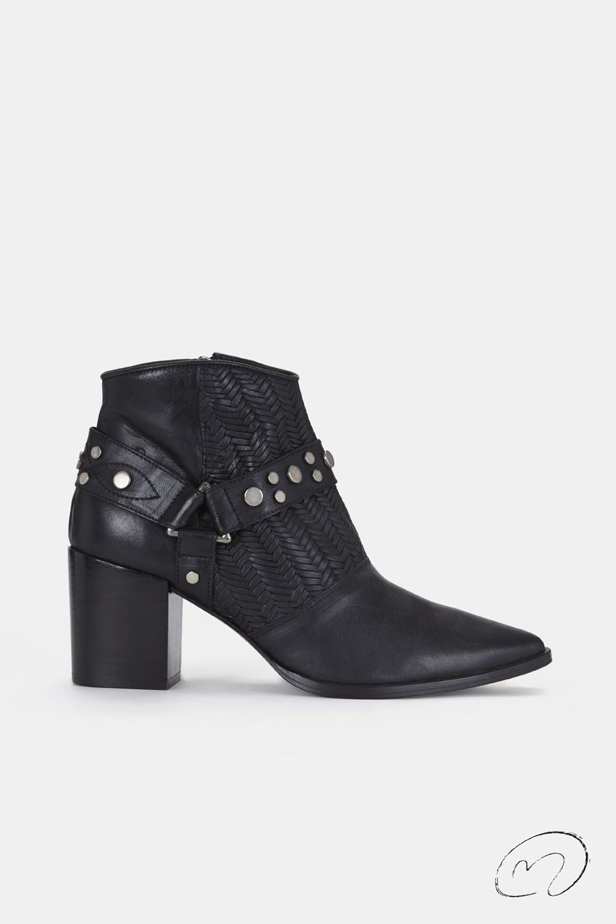 PETRA BOOTS NEGRAS 7CM