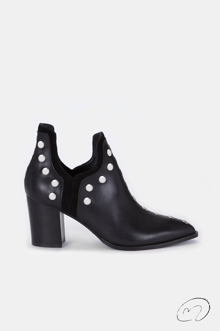 PUNKY BOOTS NEGRO TACHAS PLATA TACON 7CM