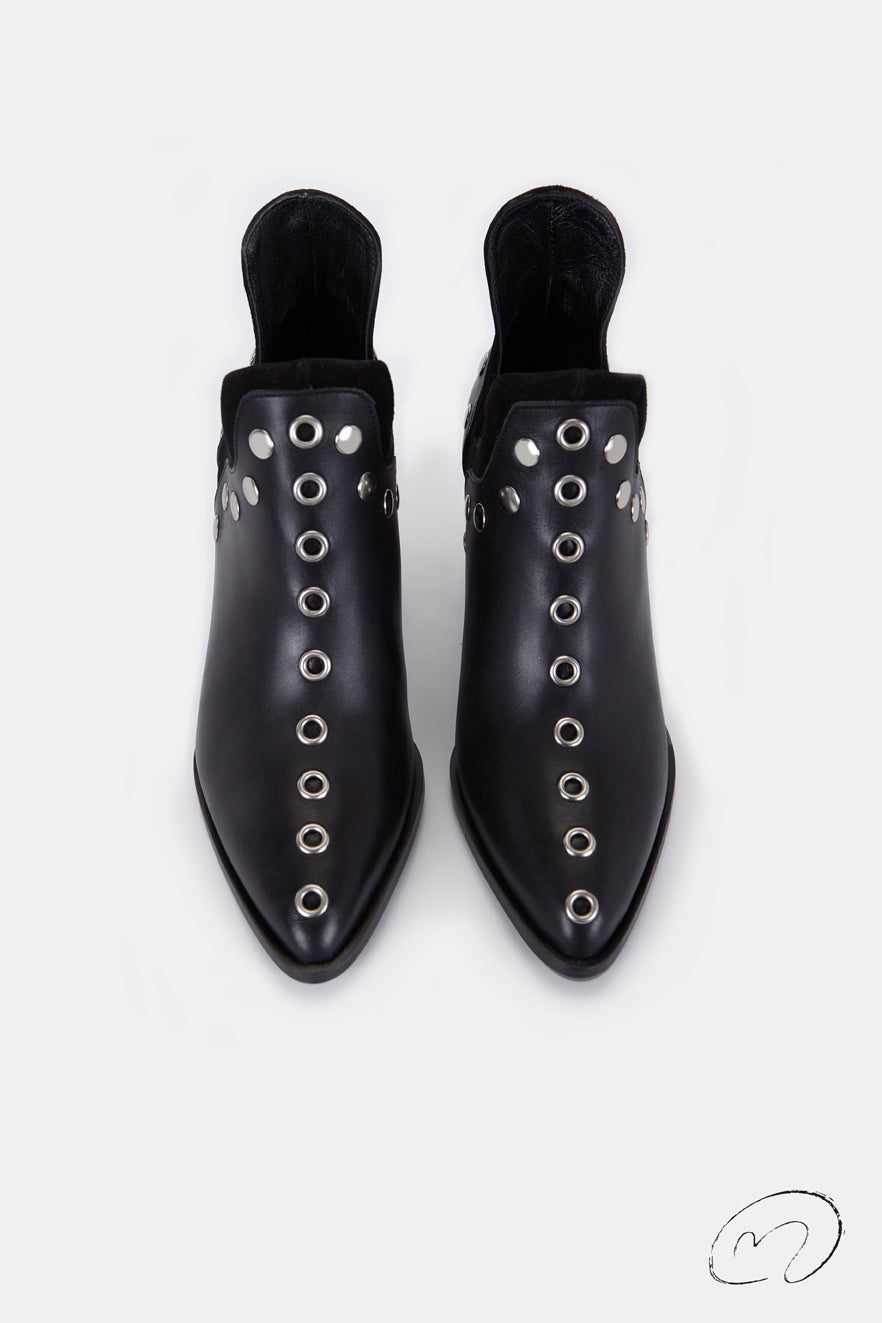 PUNKY BOOTS NEGRO TACHAS PLATA TACON 7CM