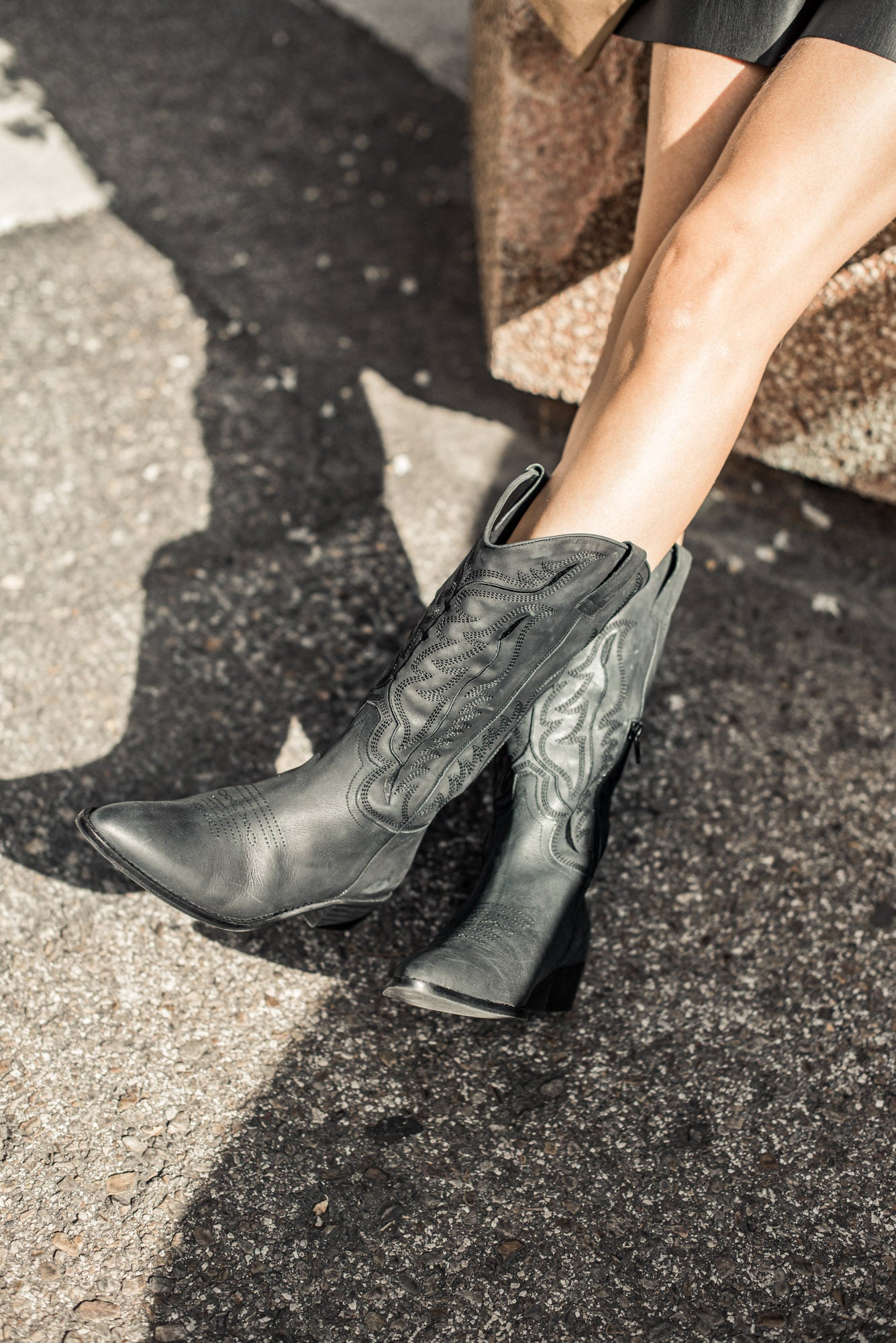 MESTIZO BOOTS NEGRAS HILO NEGRO 3.5CM