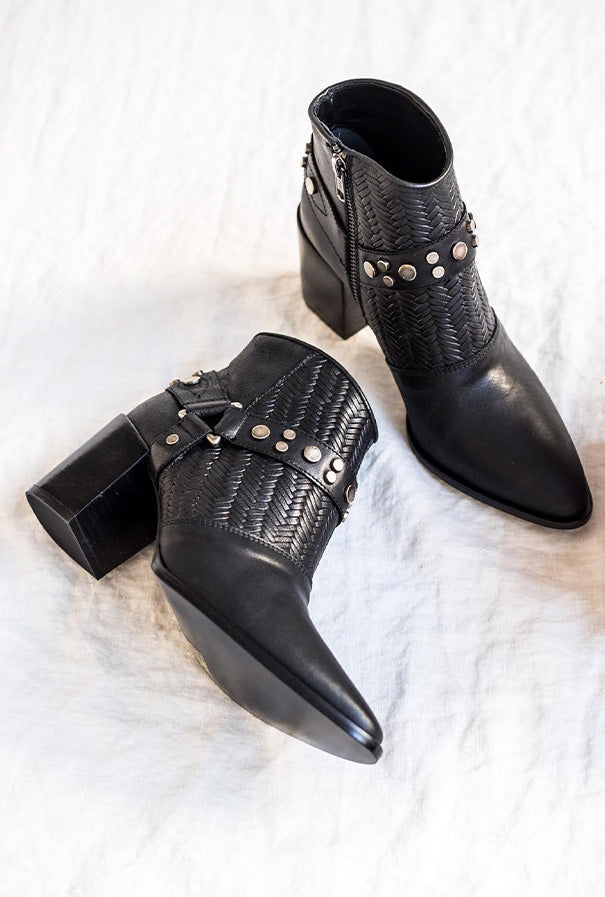PETRA BOOTS NEGRAS 7CM