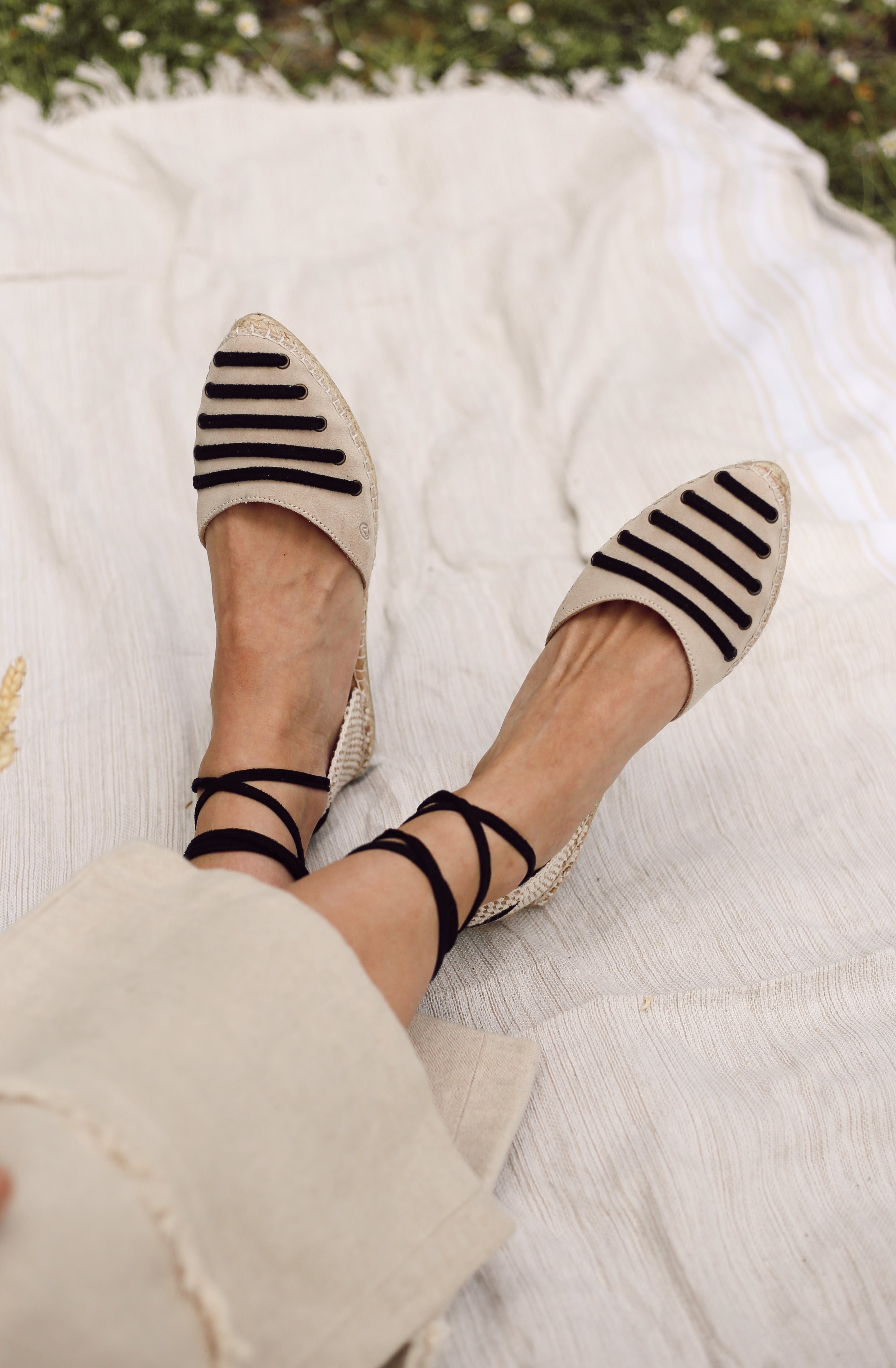 ESPADRILLES PARIKIA NOIR ET CRÈME 1CM