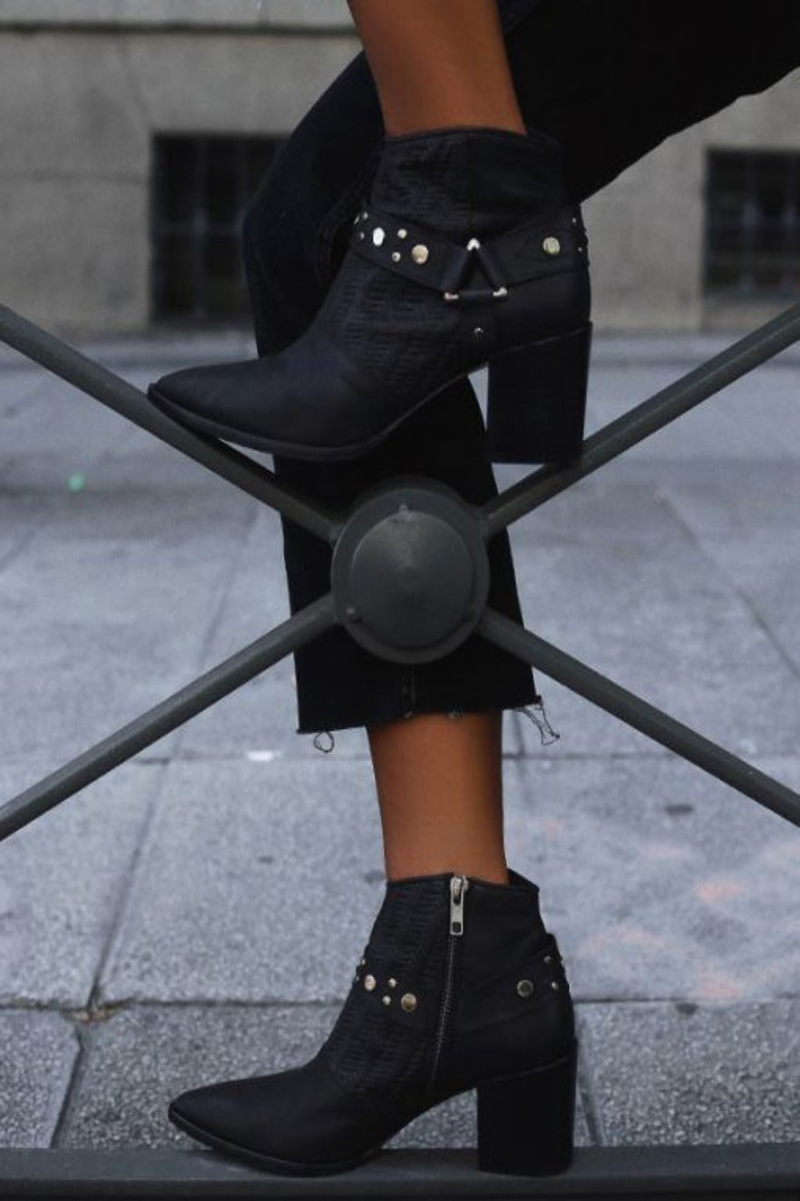 PETRA BOOTS NEGRAS 7CM