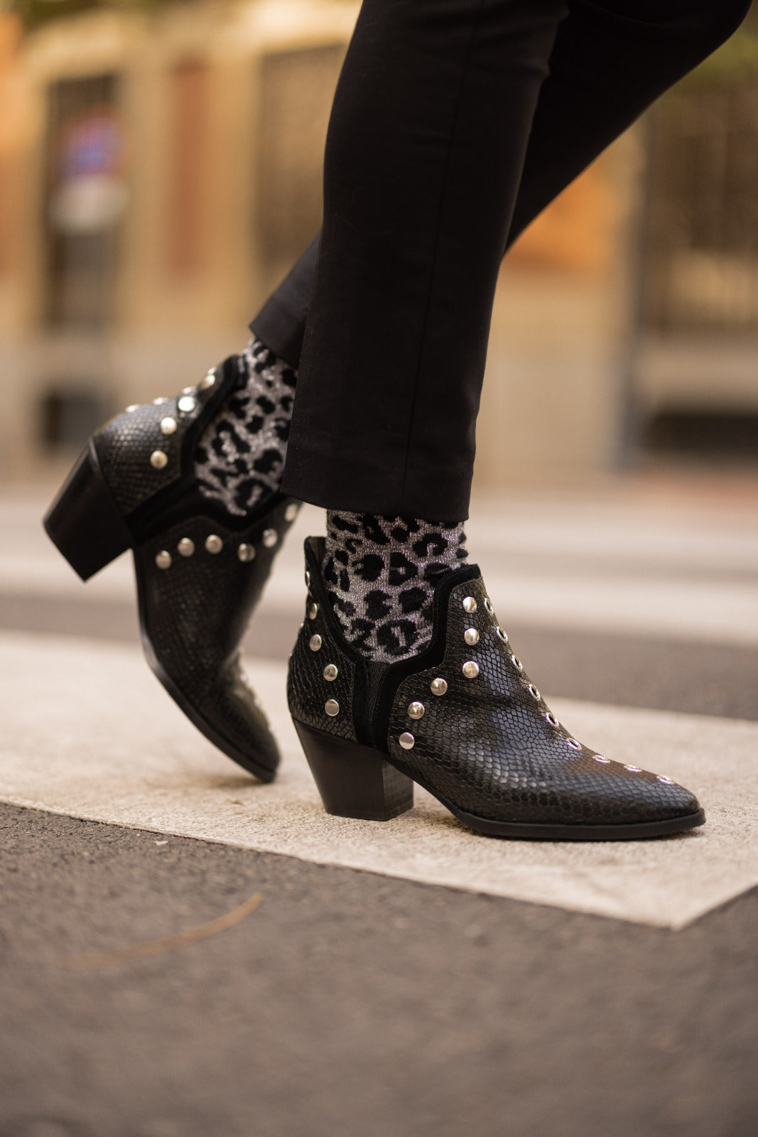 SILVER LEOPARD SOCKS