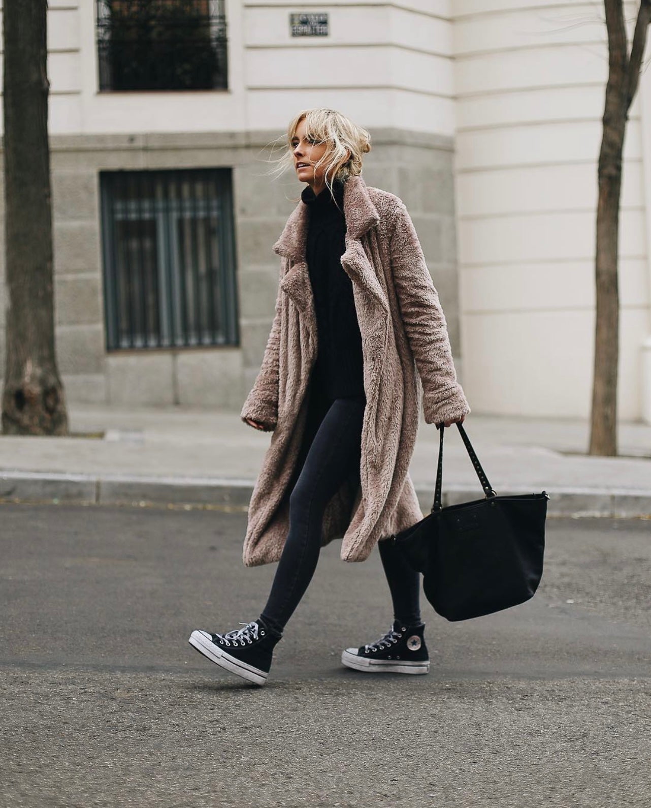 BLACK TOTE BAG