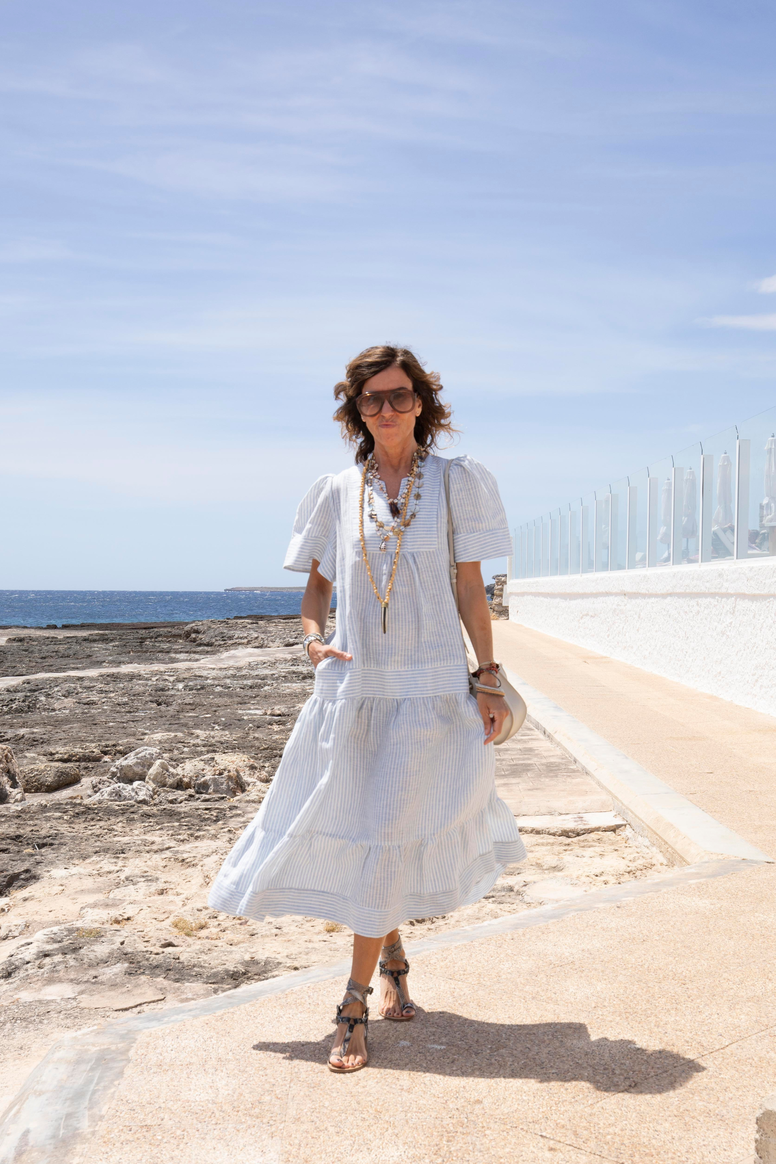 ROBE EN LIN À RAYURES BLEUES