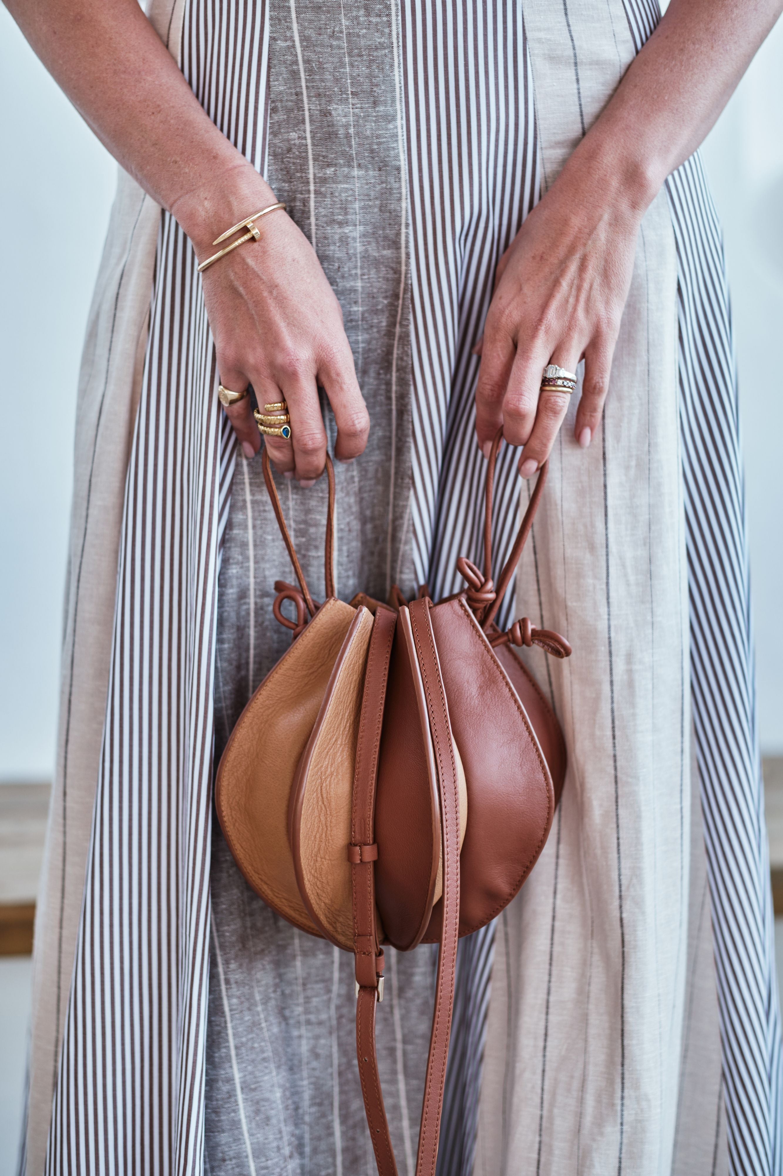BOLSO DINSUM COMBINADO CUERO