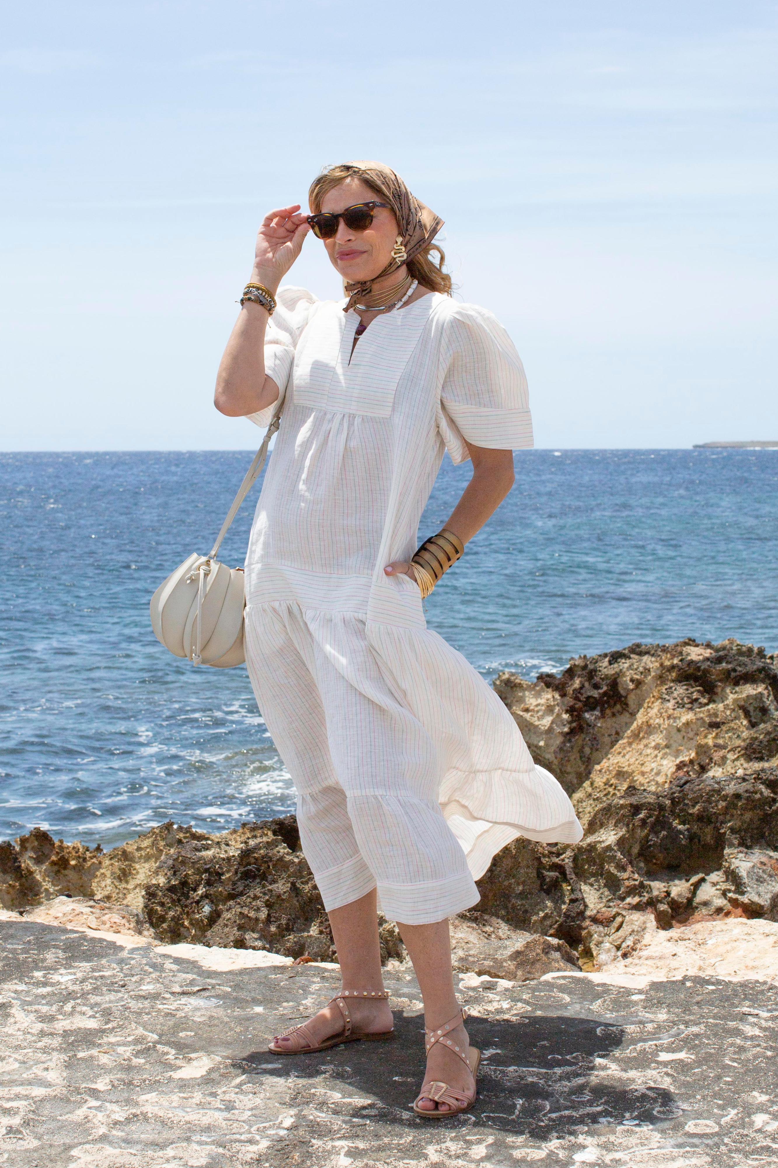 ROBE EN LIN À RAYURES BLEUES