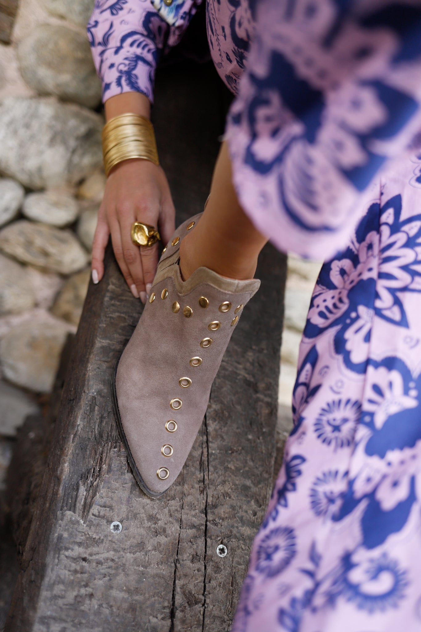 PUNKY BOOTS ANTE BEIGE TACHAS ORO TACON 7CM