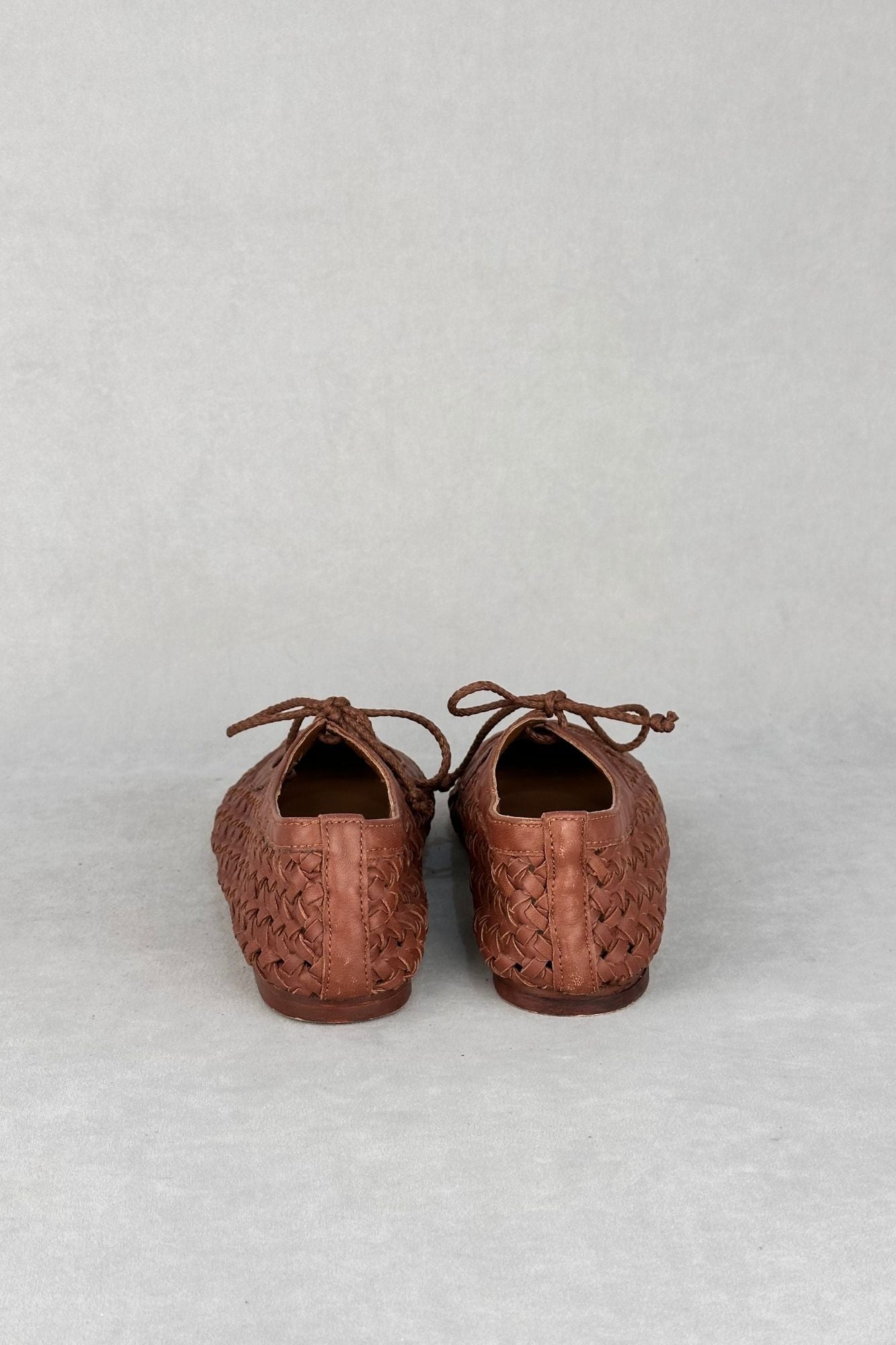 SOFIA TRENZADA CUERO