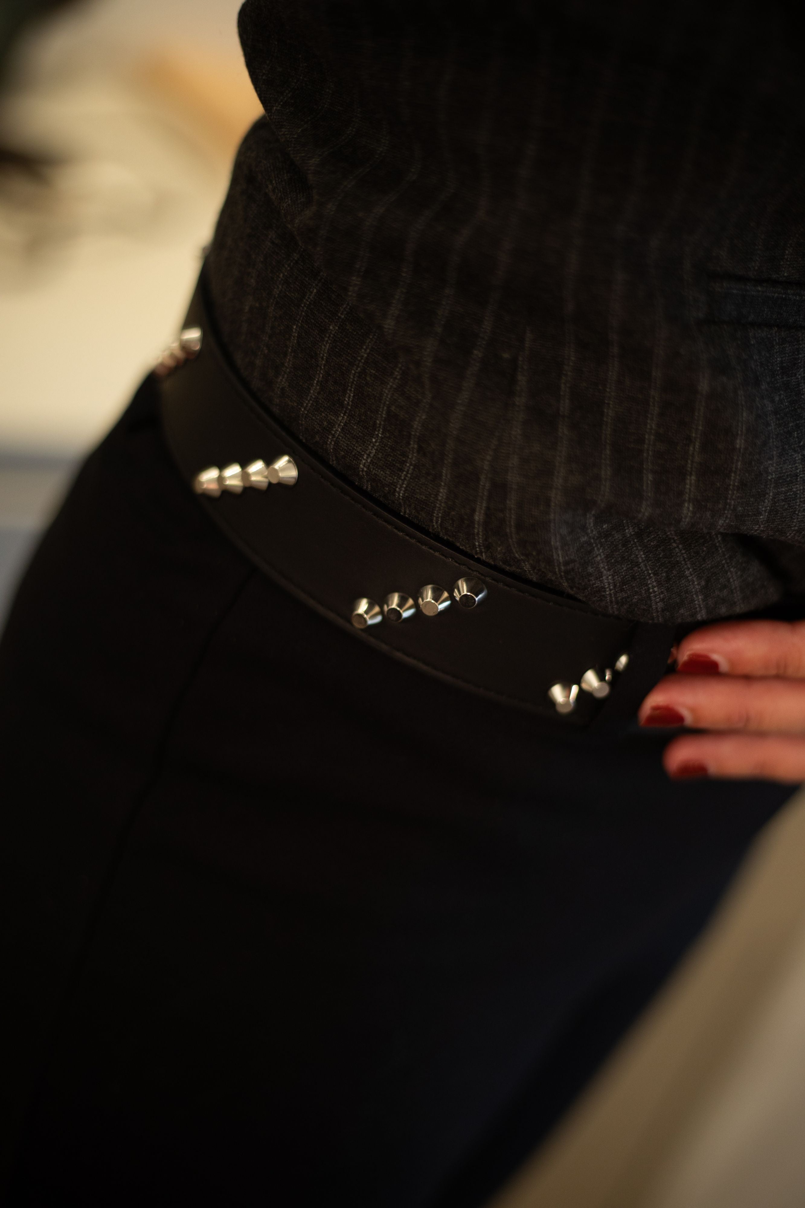 CINTURON INES TACHAS NEGRO