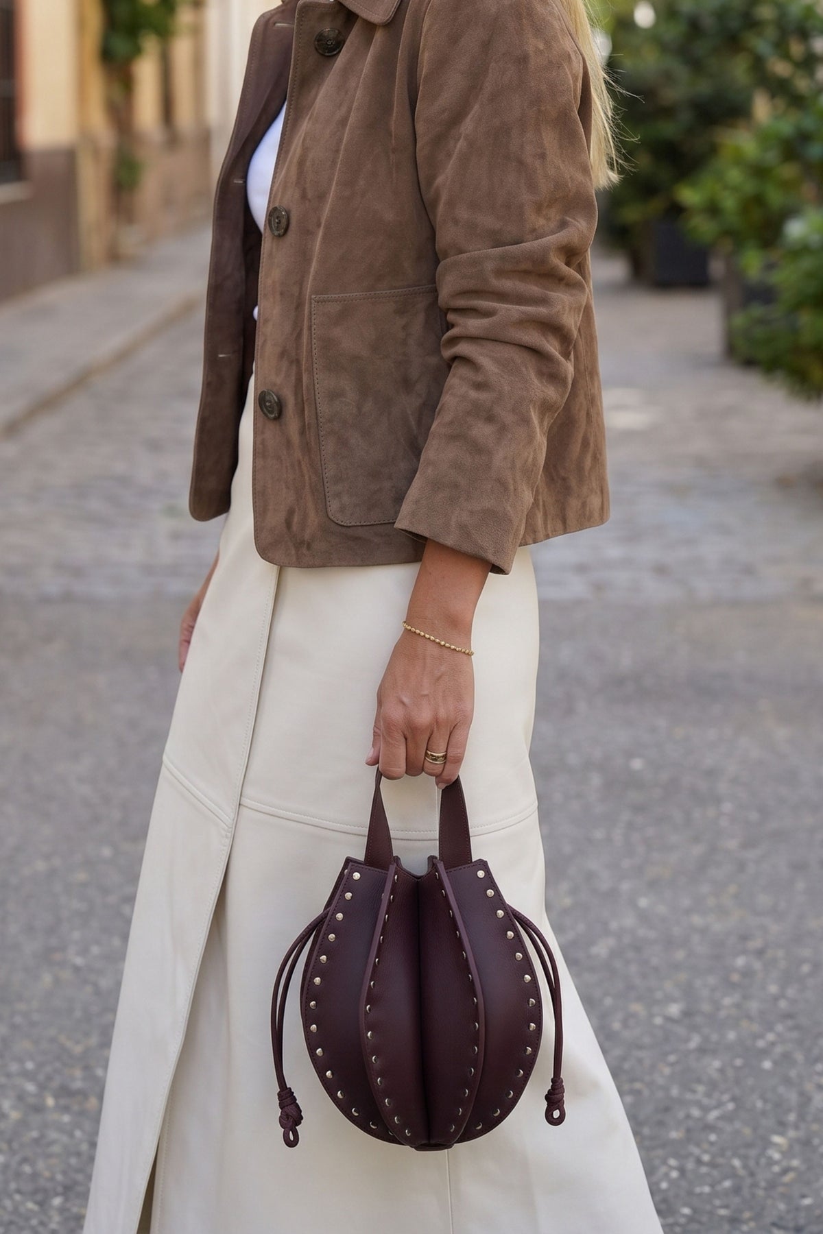 BOLSO FOLDA TACHAS BURDEOS