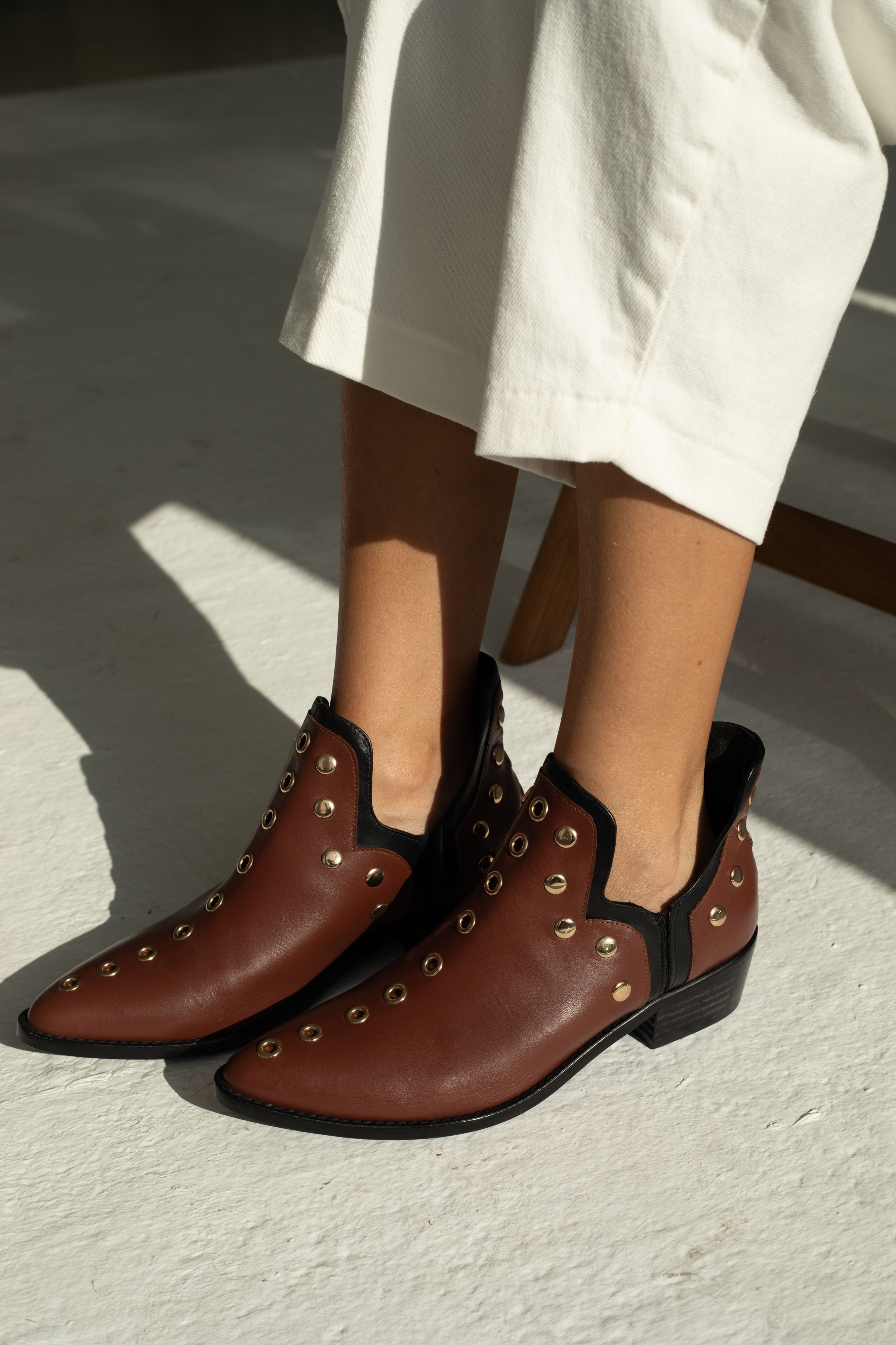 PUNKY BOOTS AVELLANA TACHAS ORO 4CM