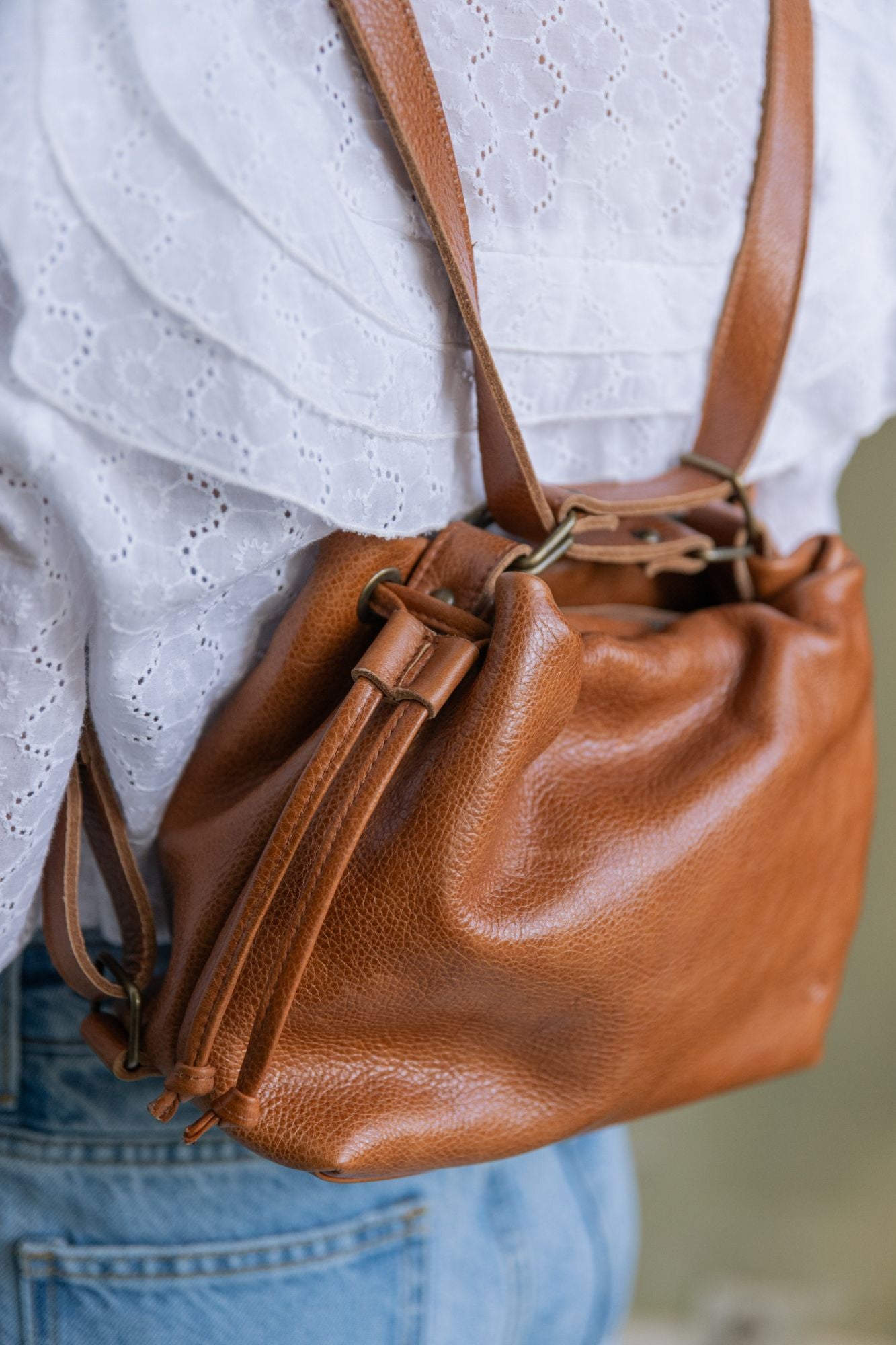 BOLSO MOCHILA DE CUERO MARRÓN