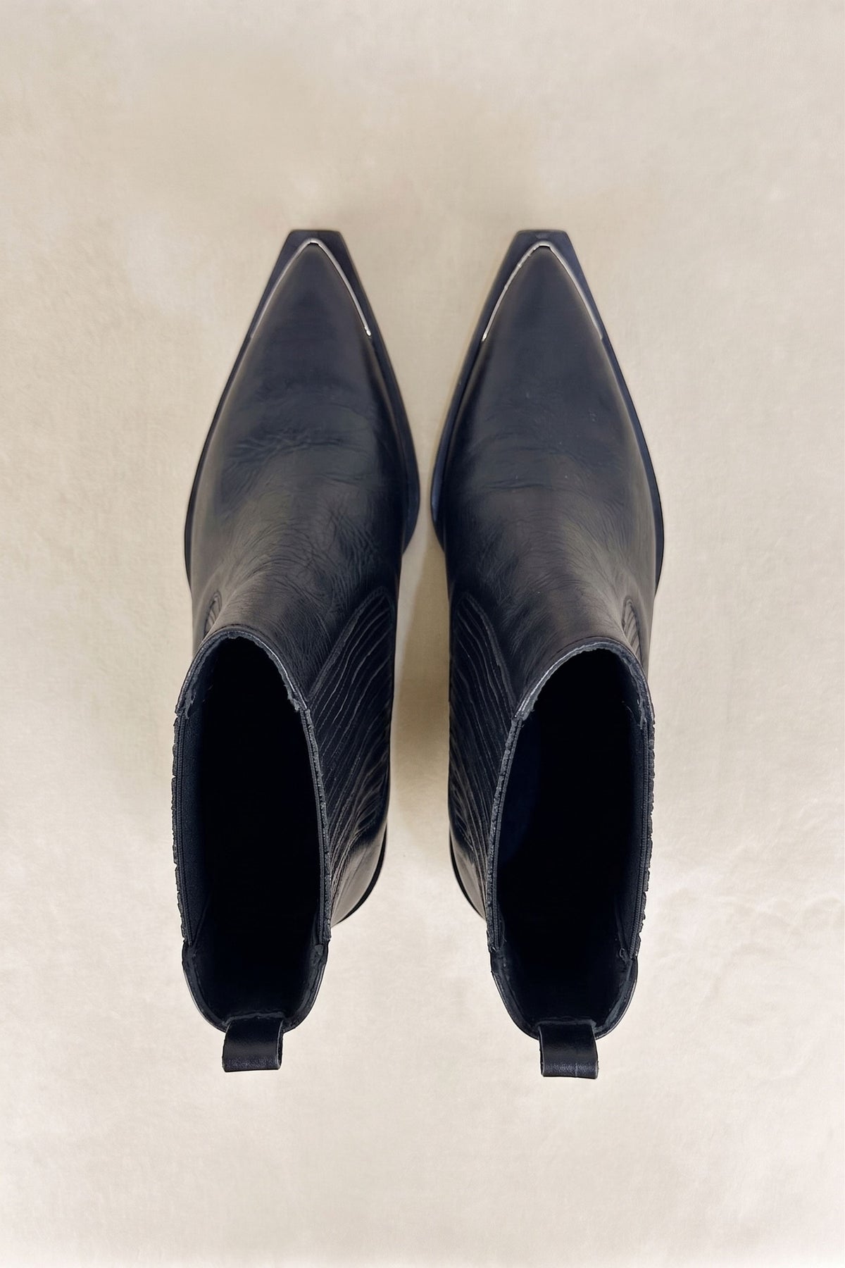 BOTA VELA PUNTERA NEGRA 7CM