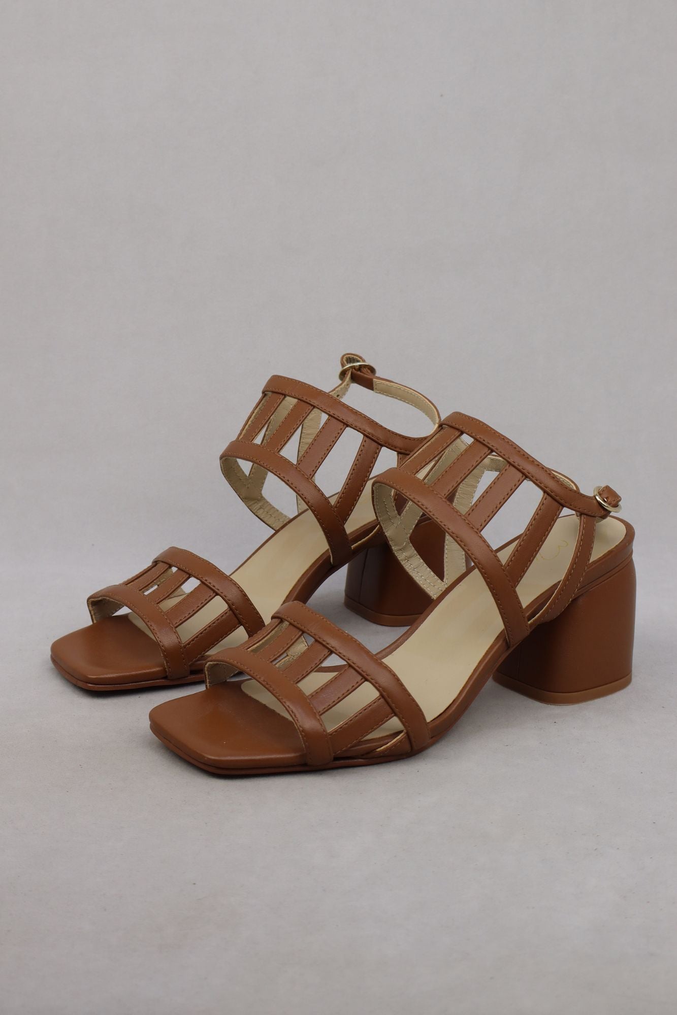 SANDALIA CUERO URSULA