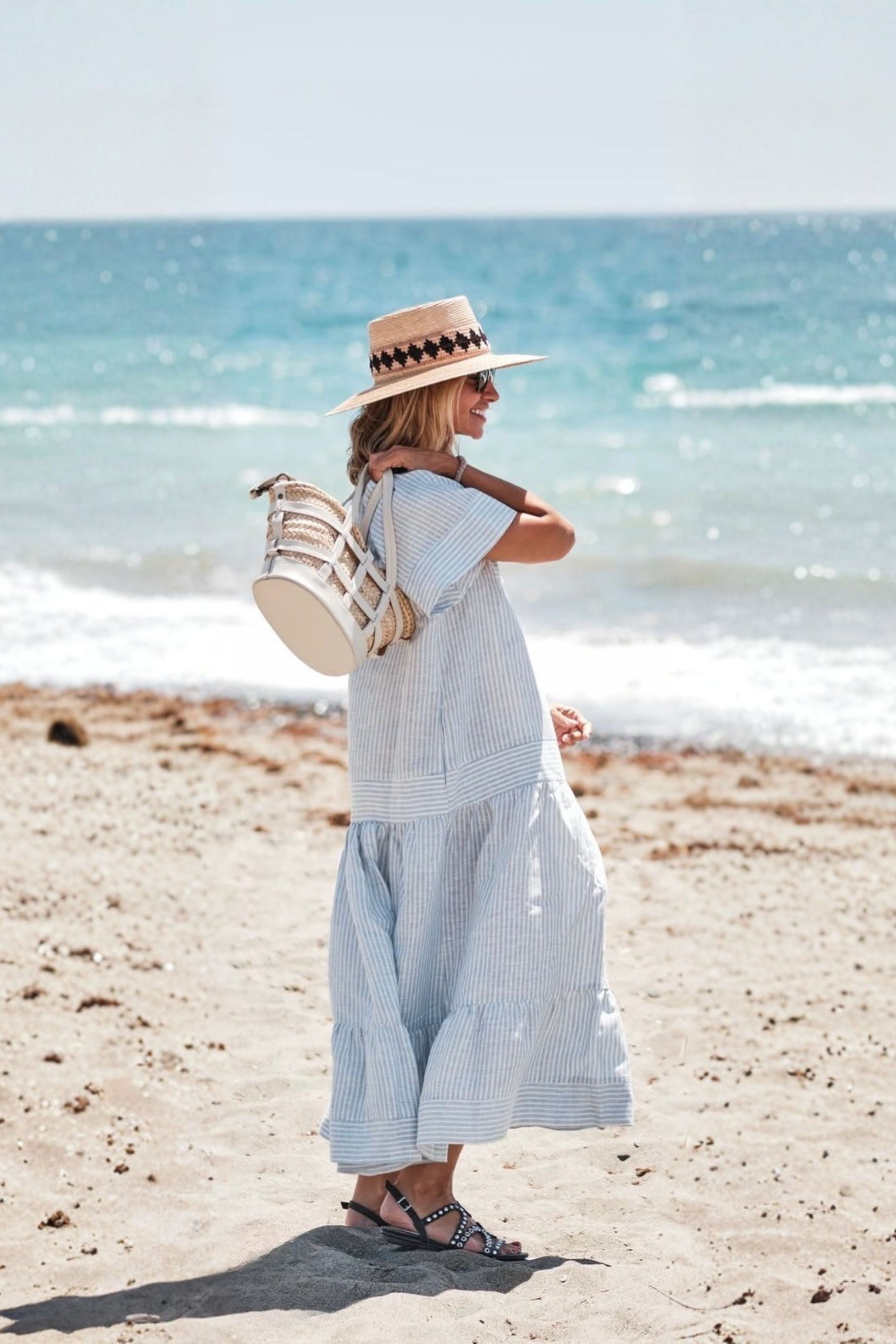 ROBE EN LIN À RAYURES BLEUES