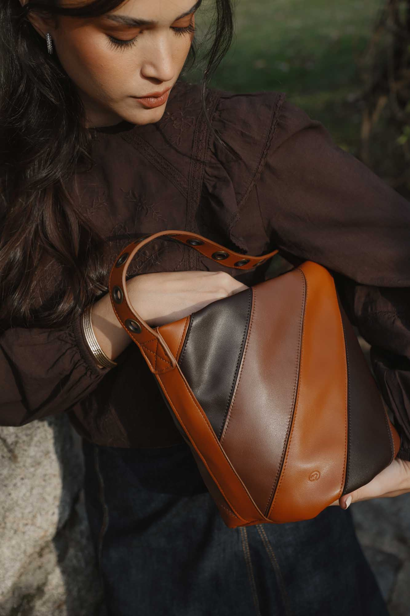 BOLSO BUCKET COMBINADO CUERO