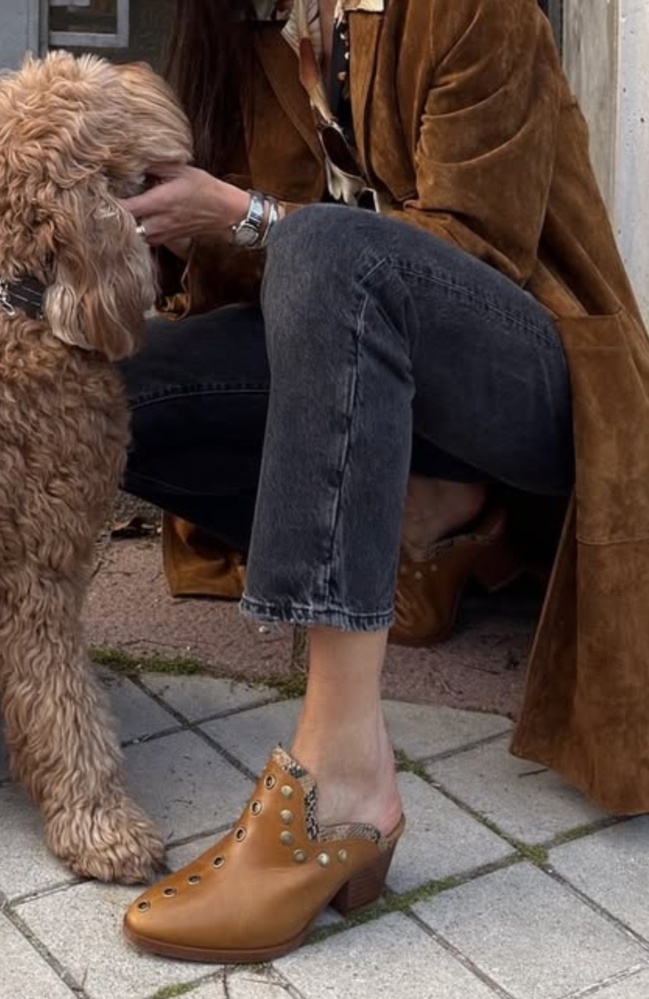 ZUECO CUERO MARRON PUNKY