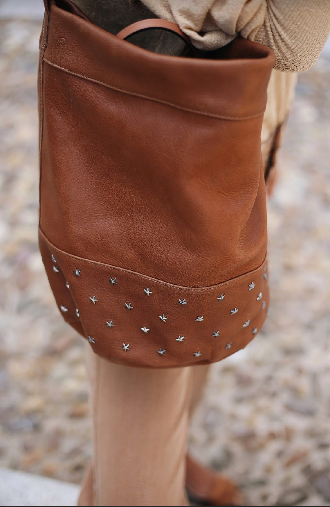 LEATHER BUCKET BAG