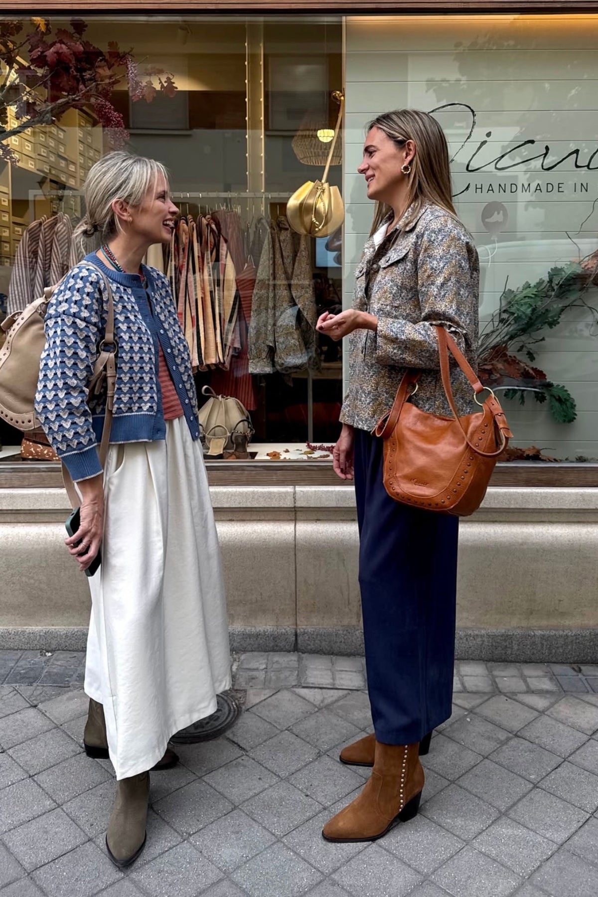 LEATHER HOBBO BAG