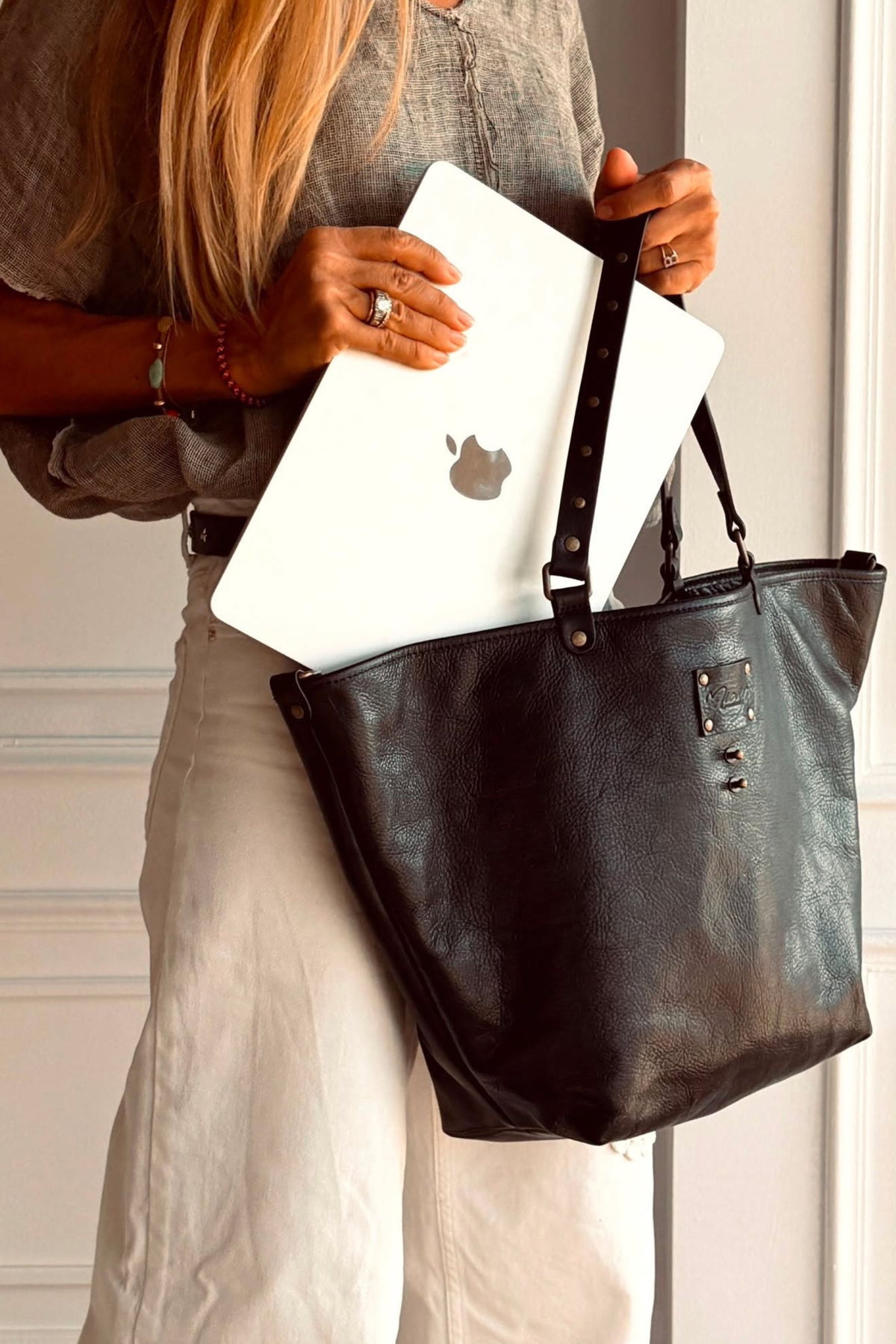 BLACK BASKET