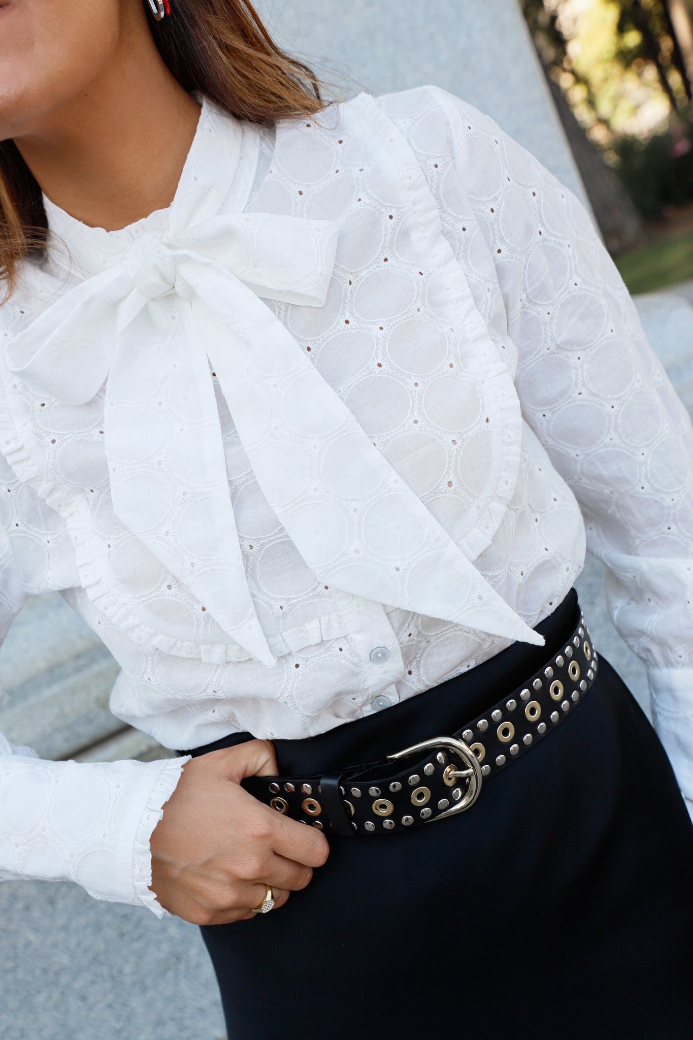 WHITE LACE BLOUSE