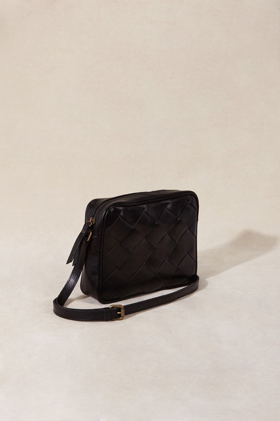 CROSSBODY TRENZADO NEGRO