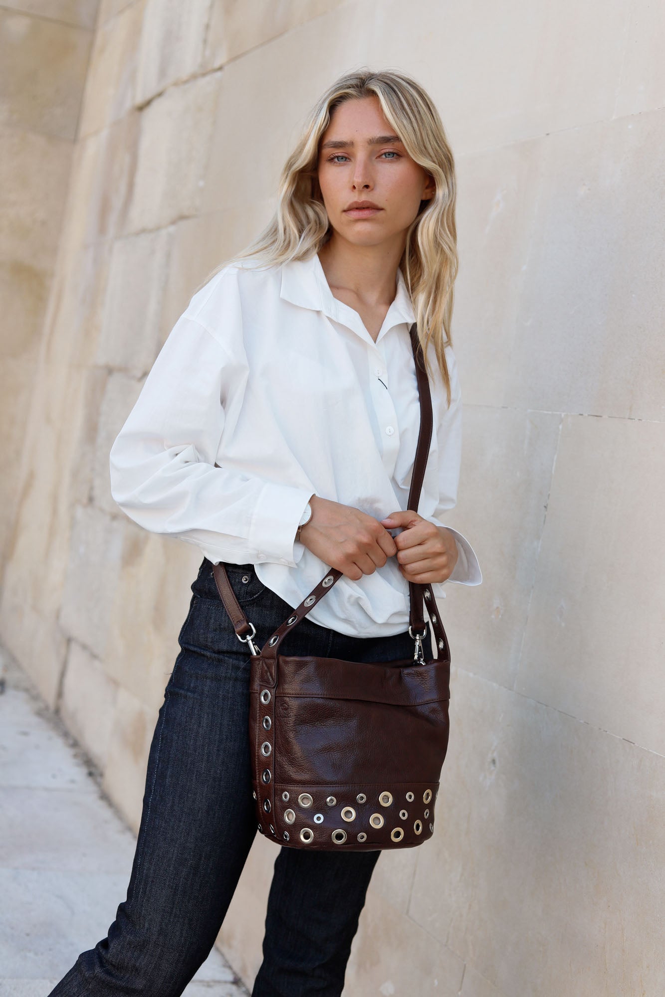 BOLSO BUCKET MINI ROCK CHOCOLATE
