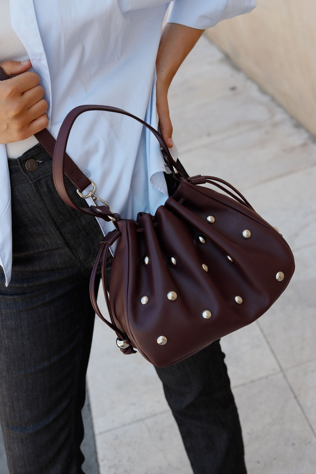 BOLSO BOMBONERA TACHAS BURDEOS