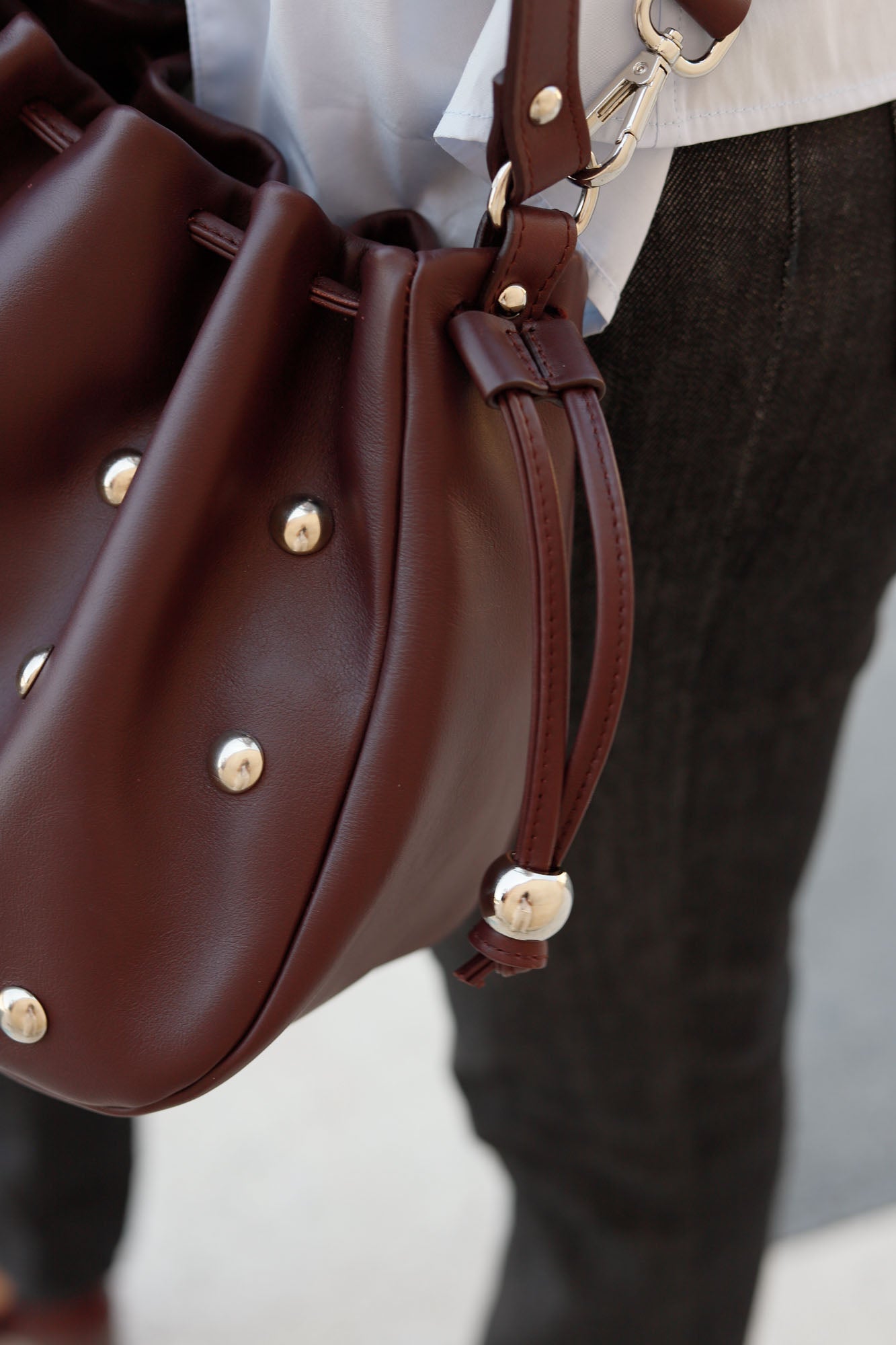 BOLSO BOMBONERA TACHAS BURDEOS