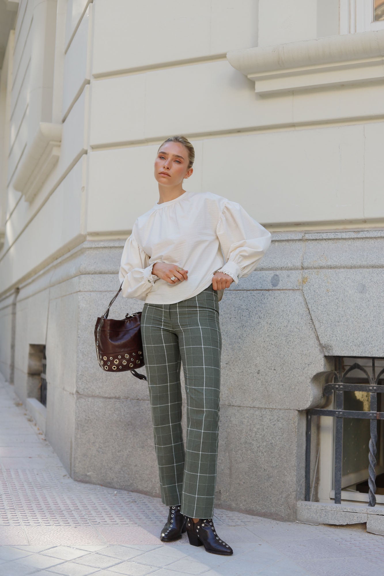 ECRU TEXTURED BOW SHIRT