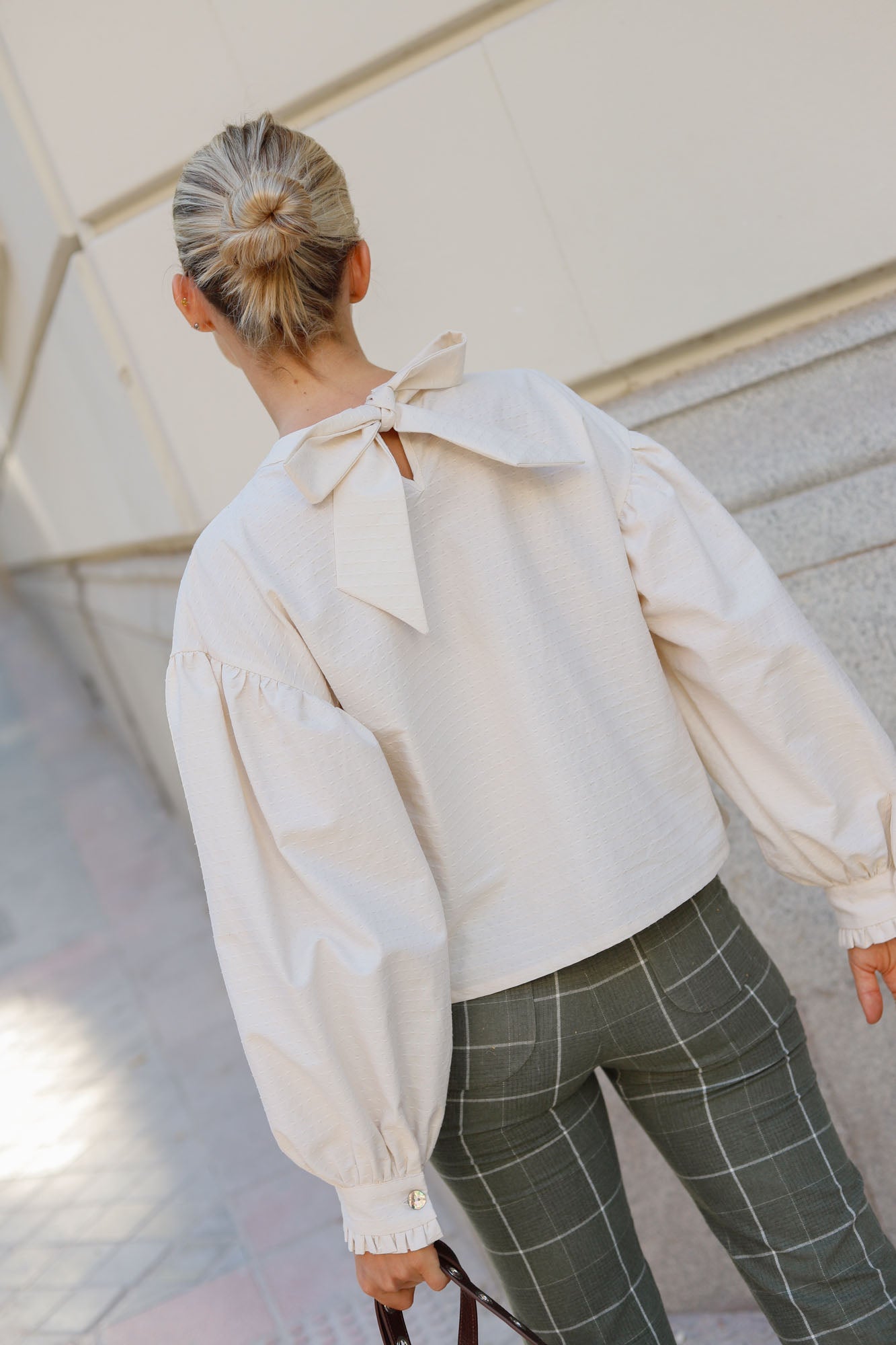 ECRU TEXTURED BOW SHIRT